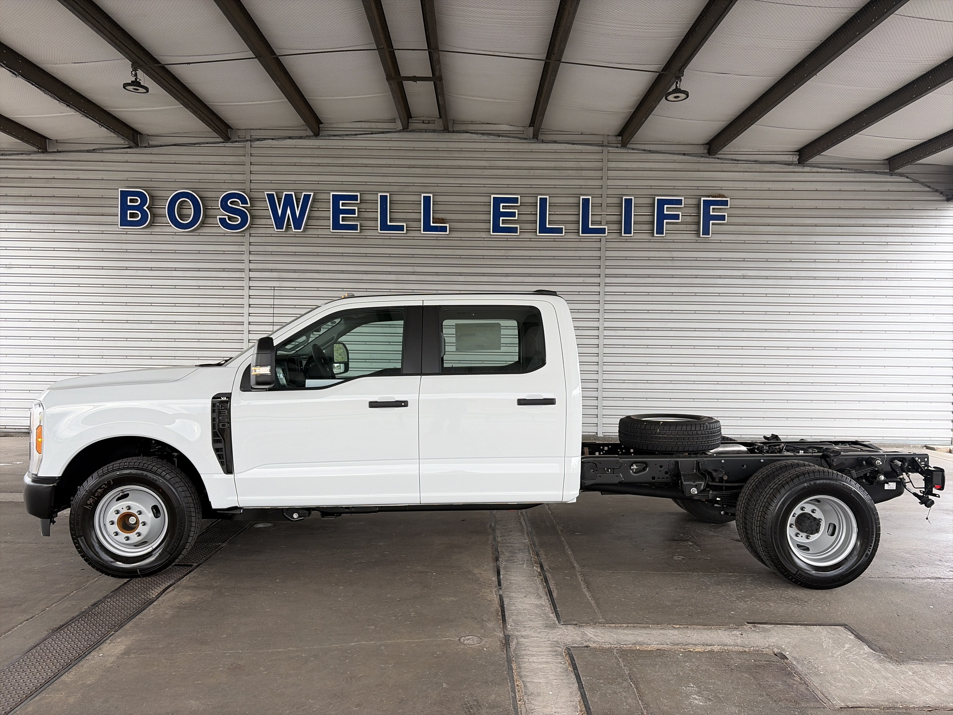 2027 Ford Super Duty F-350 DRW XL