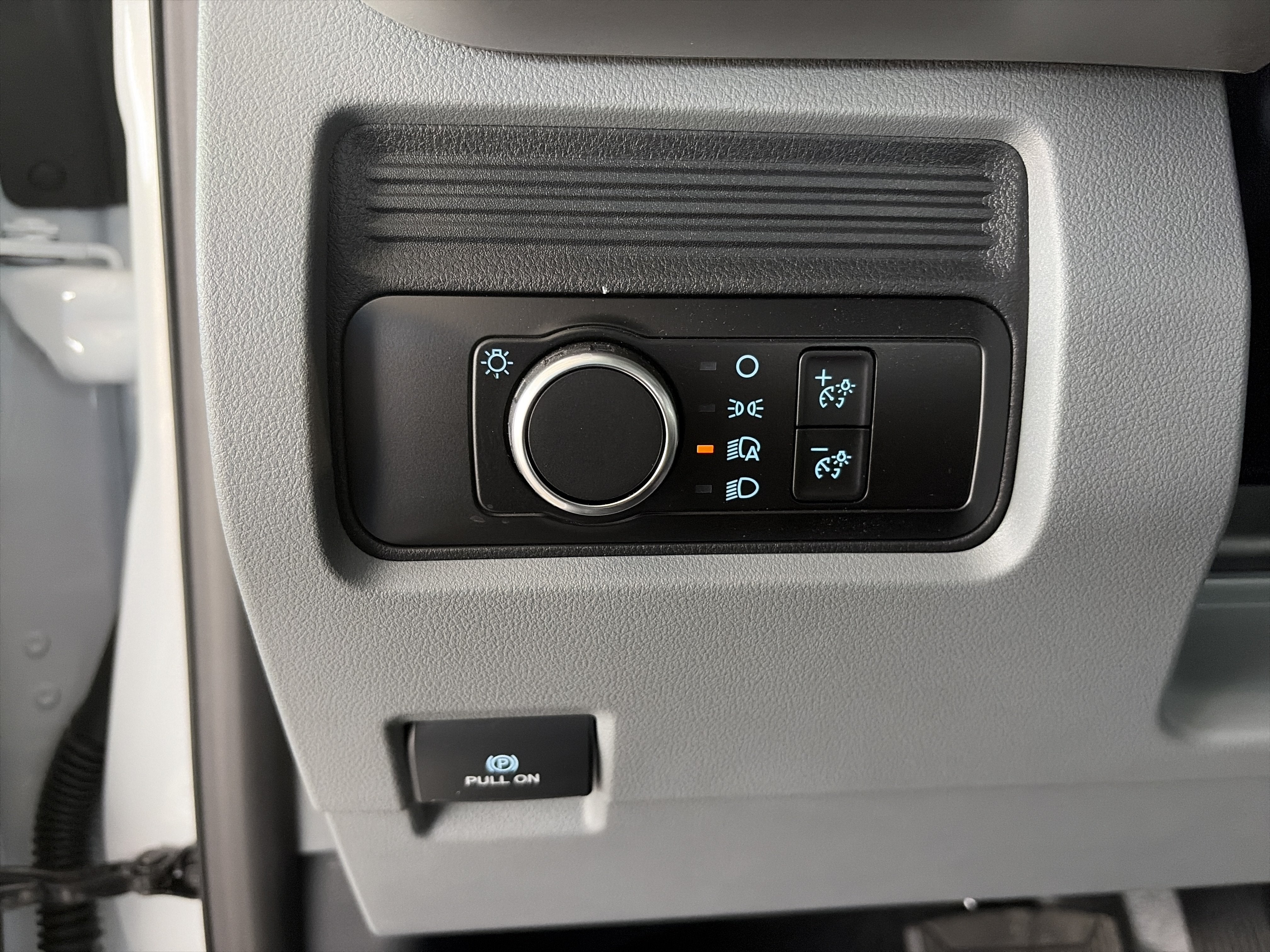 2027 Ford Super Duty F-350 DRW XL