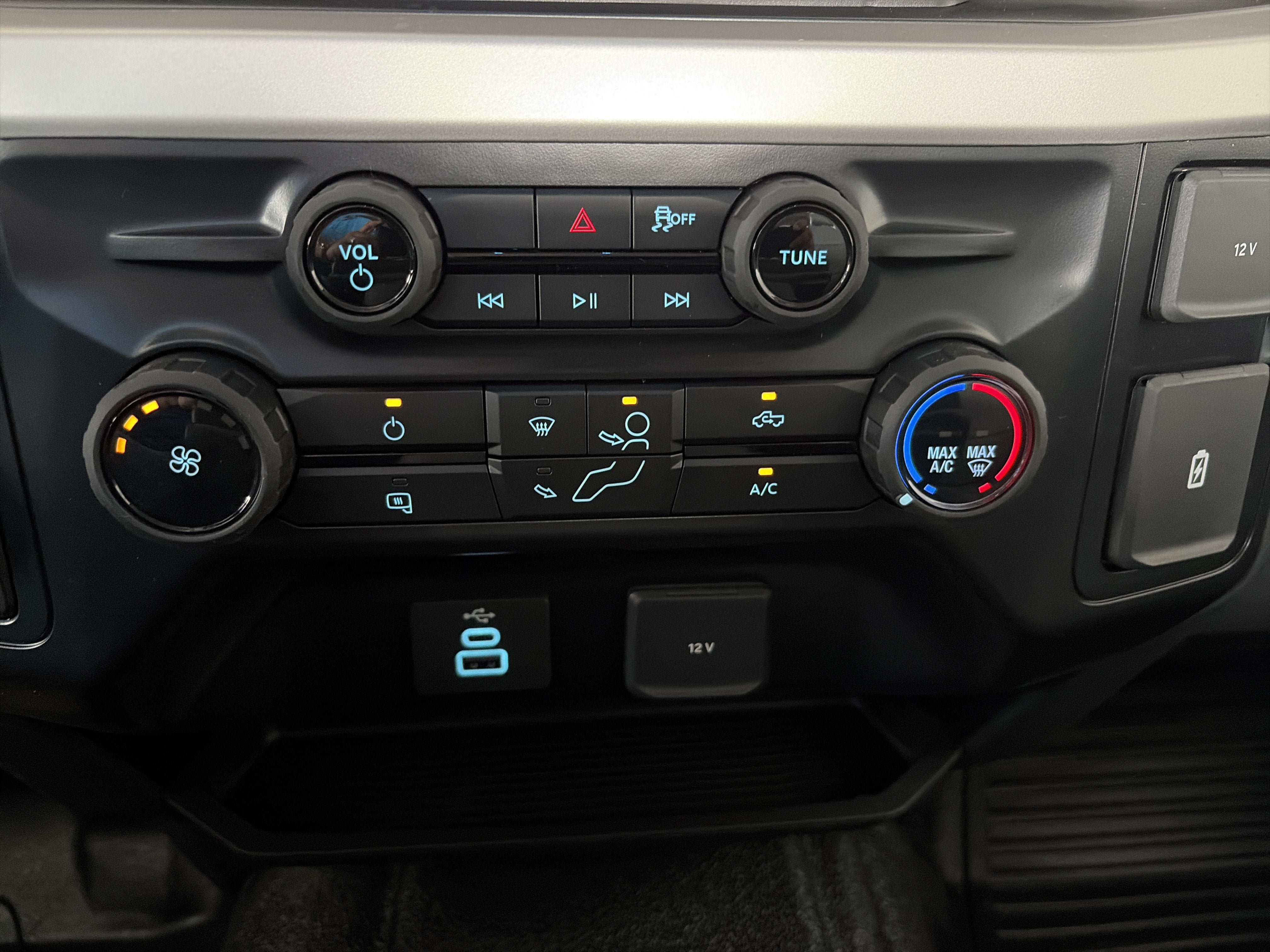 2027 Ford Super Duty F-350 DRW XL