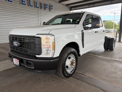 2027 Ford Super Duty F-350 DRW XL