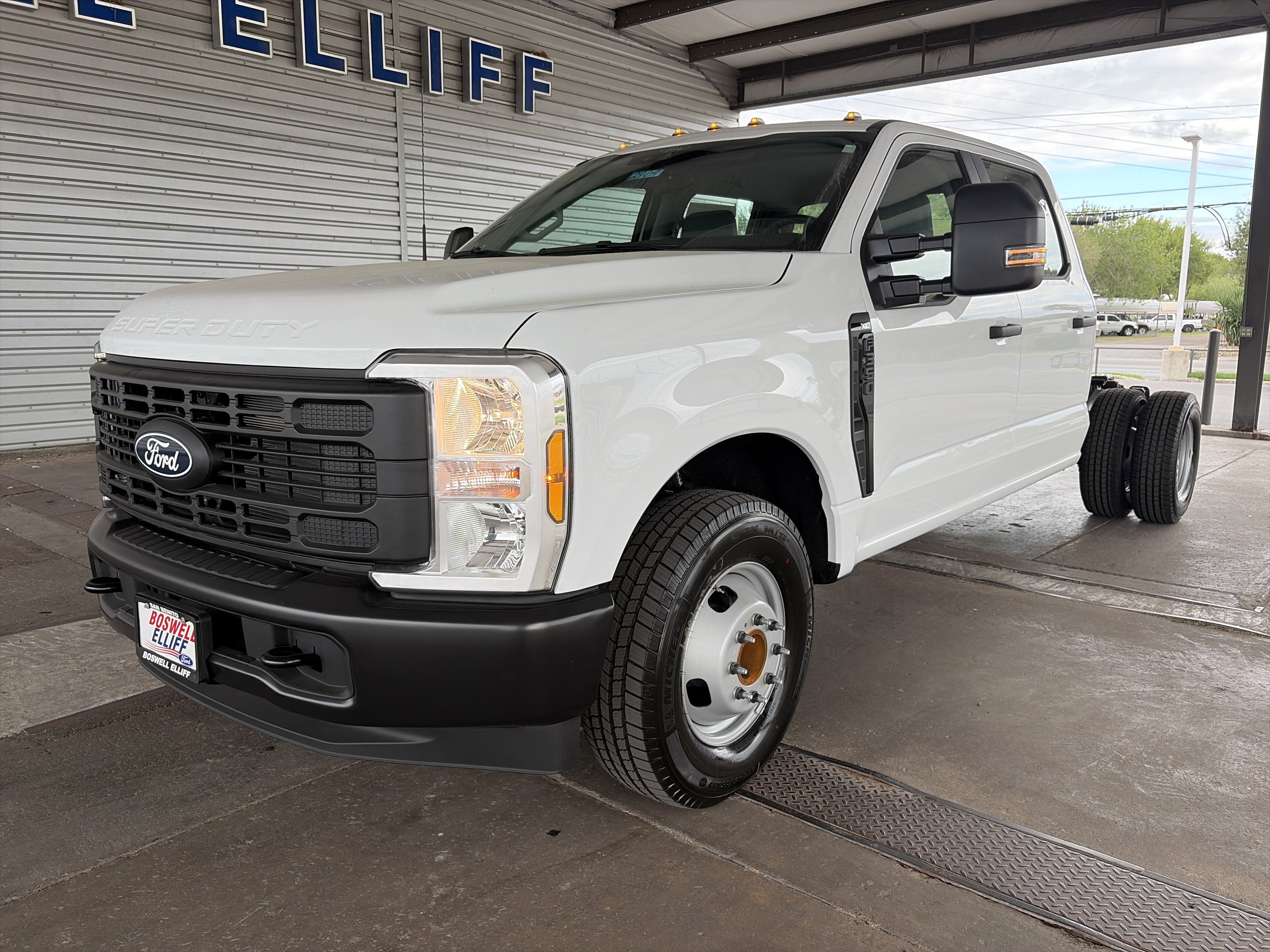 2027 Ford Super Duty F-350 DRW XL