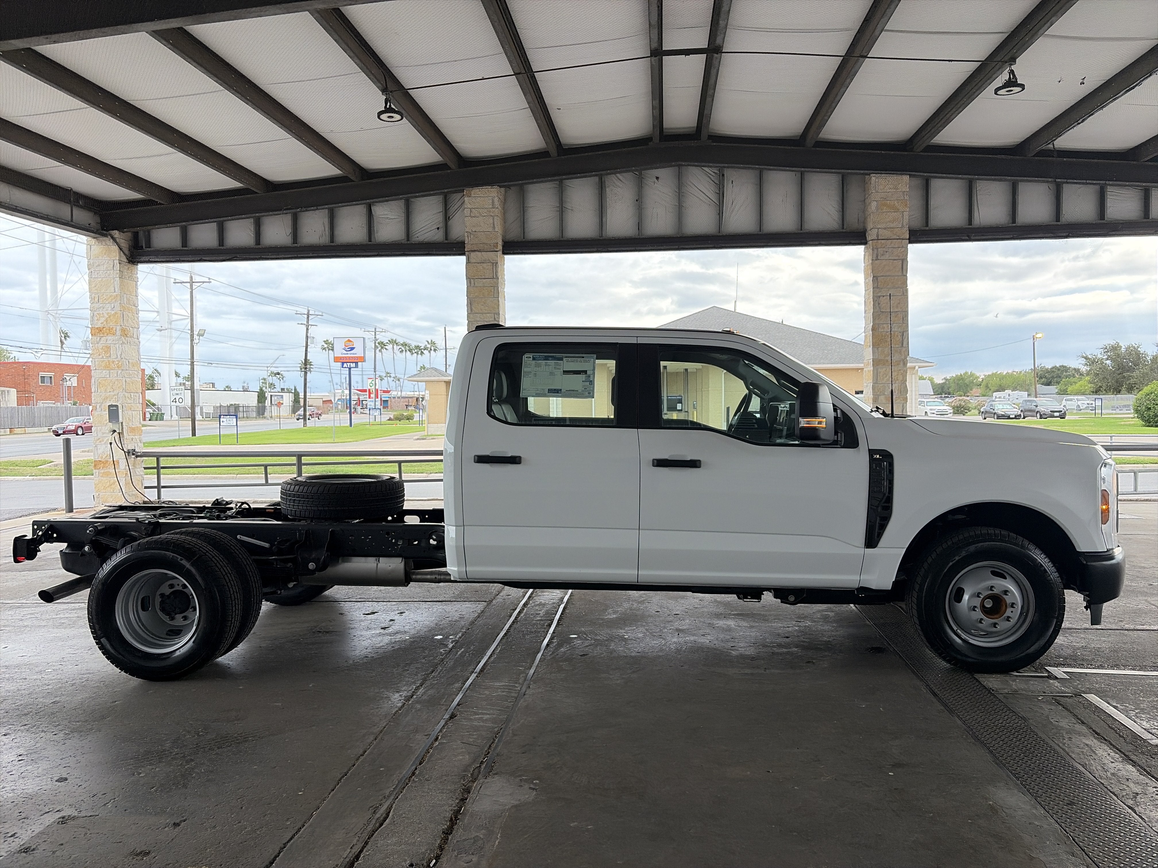 2027 Ford Super Duty F-350 DRW XL