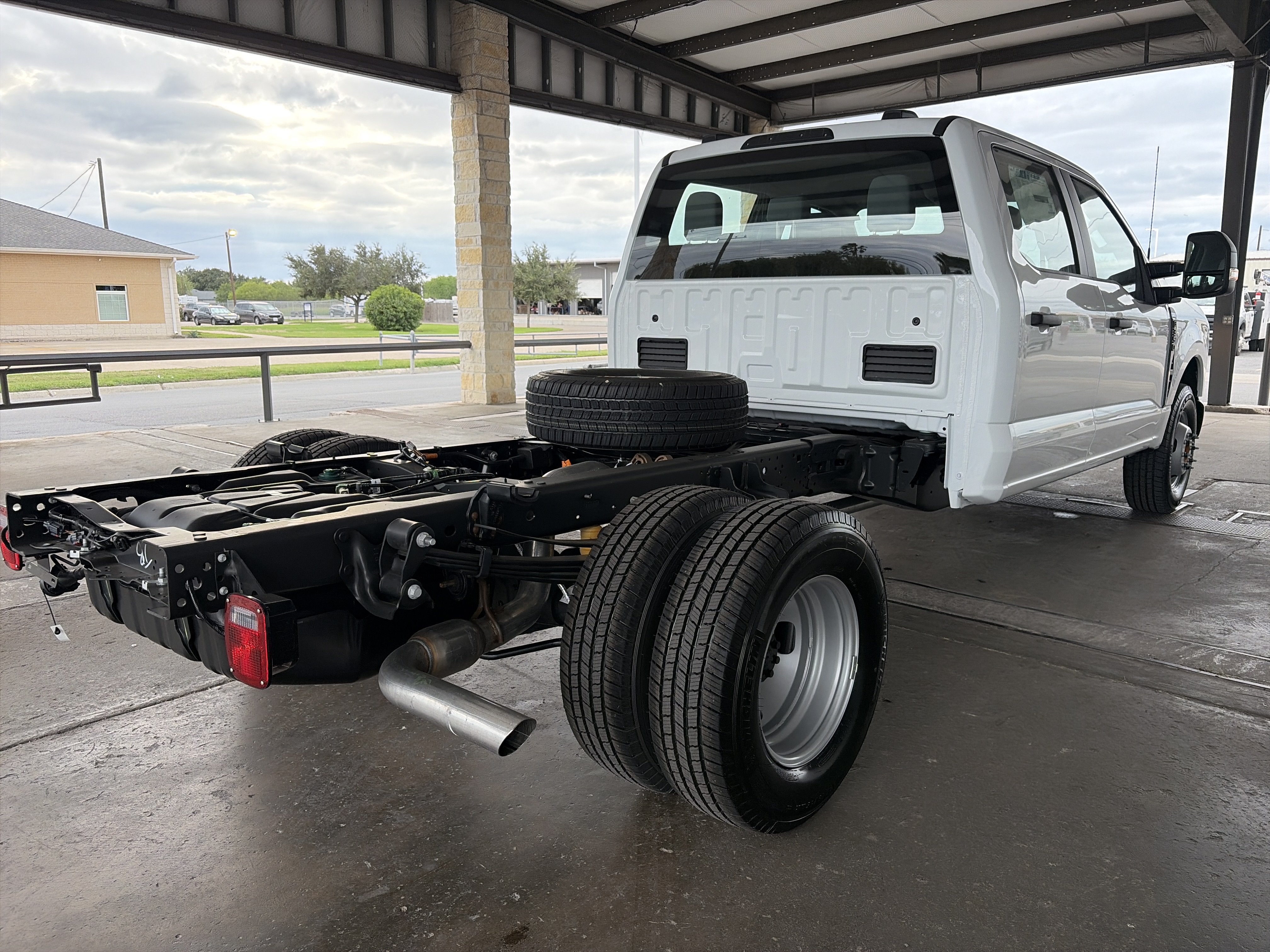 2027 Ford Super Duty F-350 DRW XL
