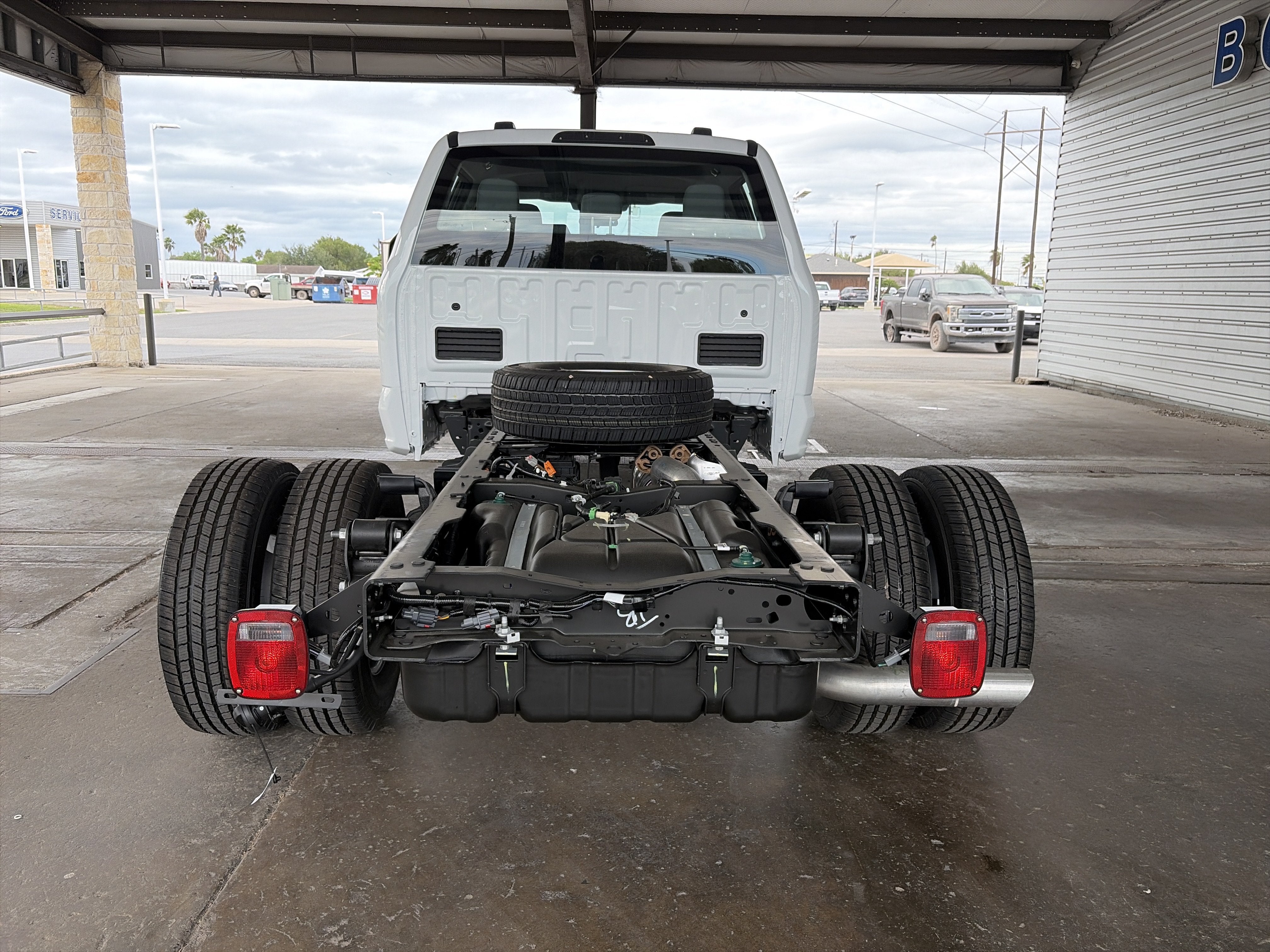 2027 Ford Super Duty F-350 DRW XL