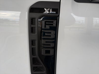 2027 Ford Super Duty F-350 DRW XL