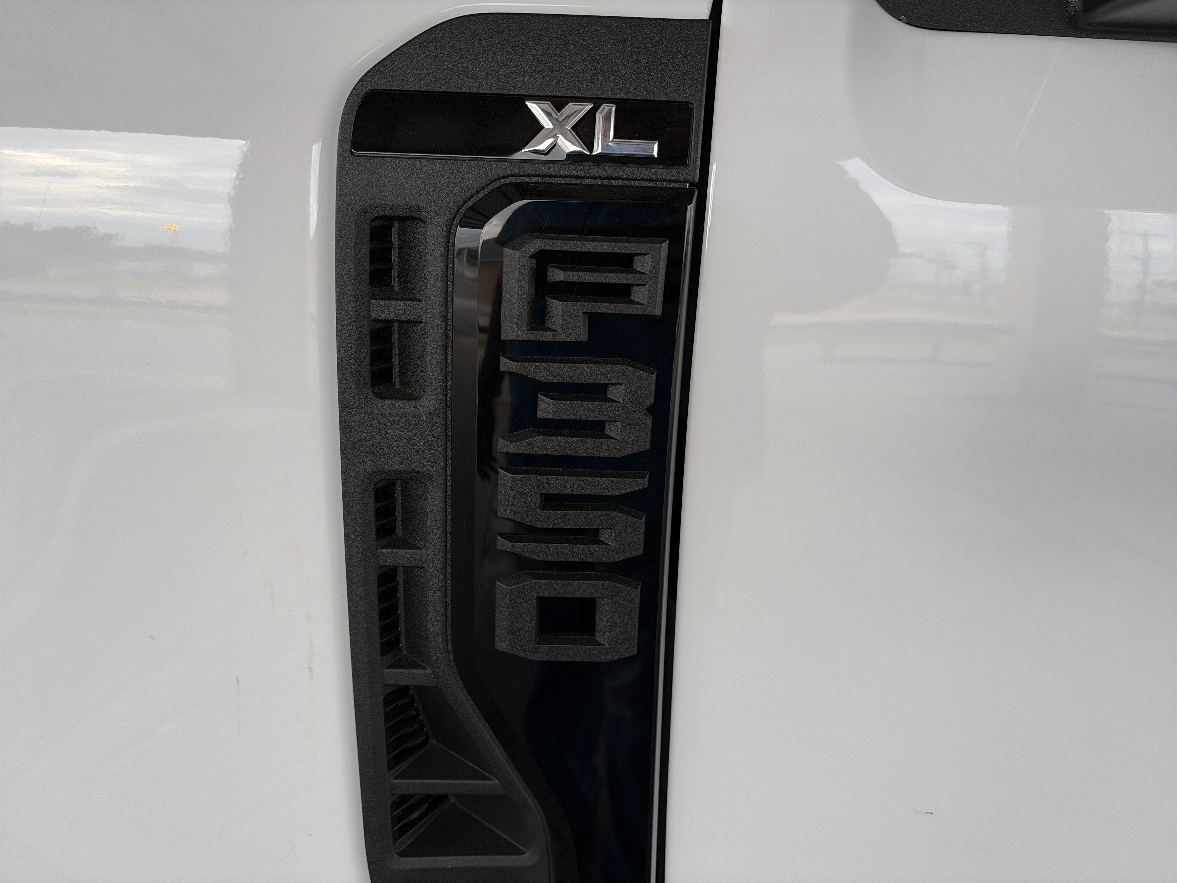2027 Ford Super Duty F-350 DRW XL