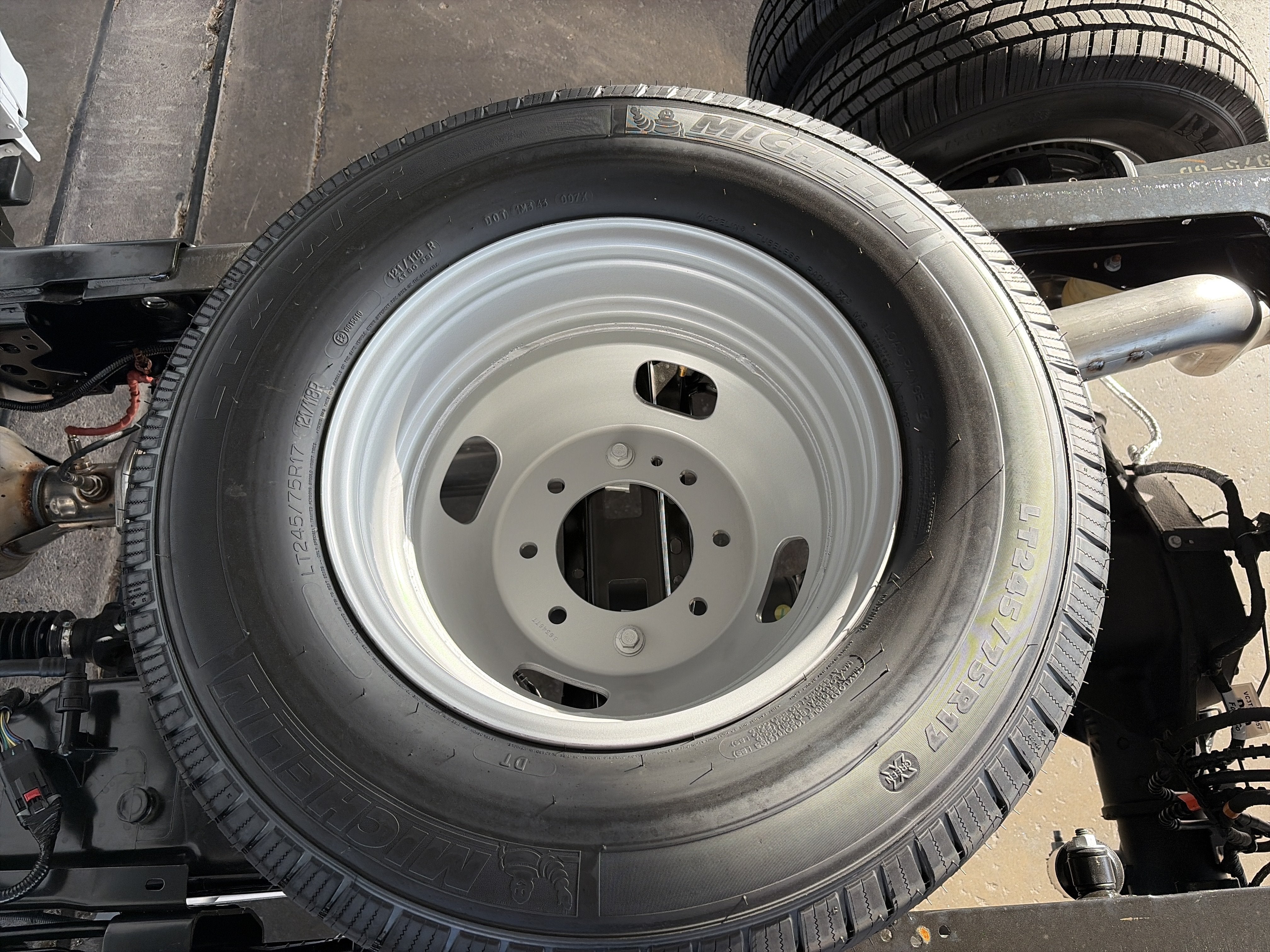 2027 Ford Super Duty F-350 DRW XL