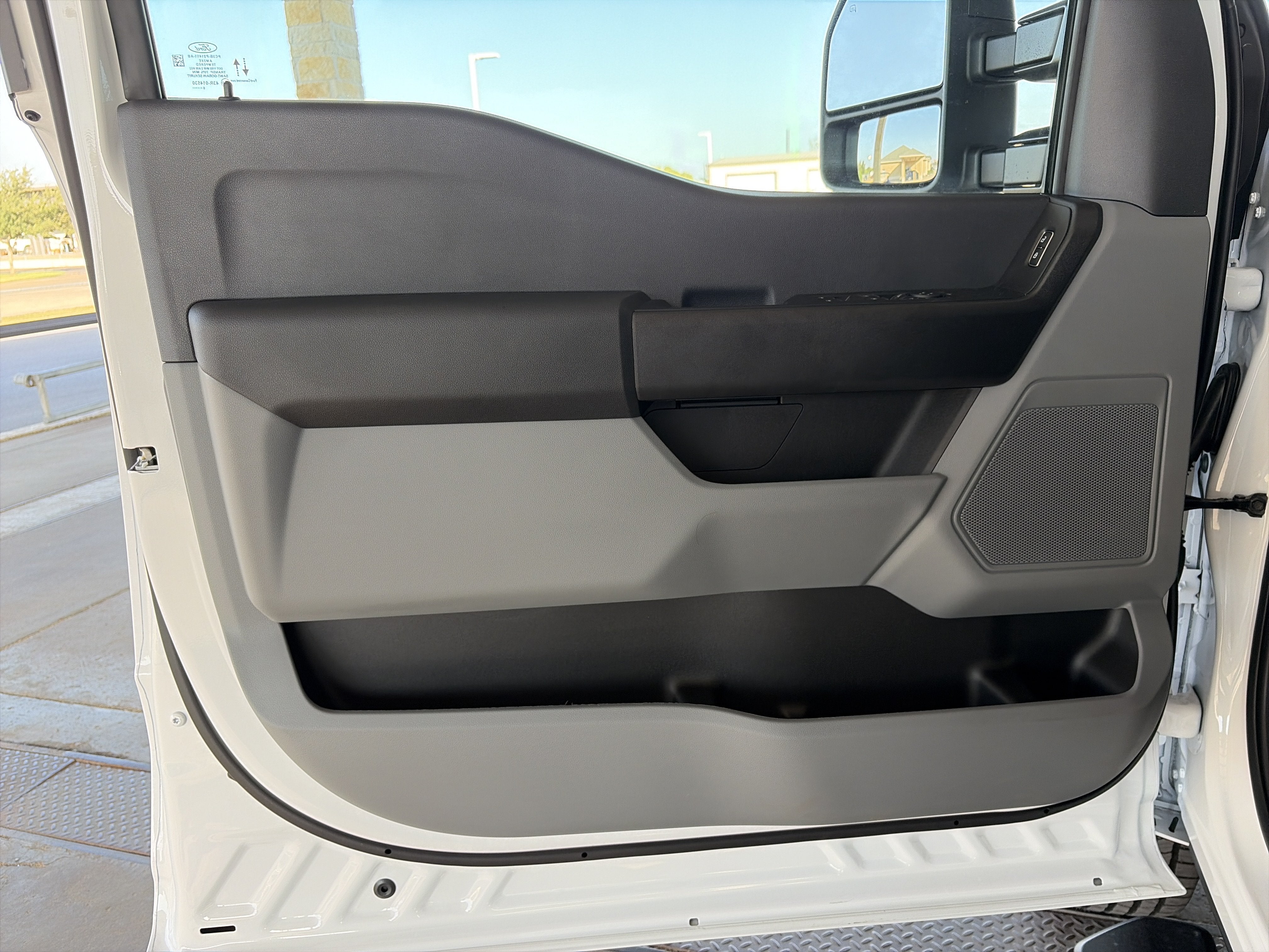 2027 Ford Super Duty F-350 DRW XL