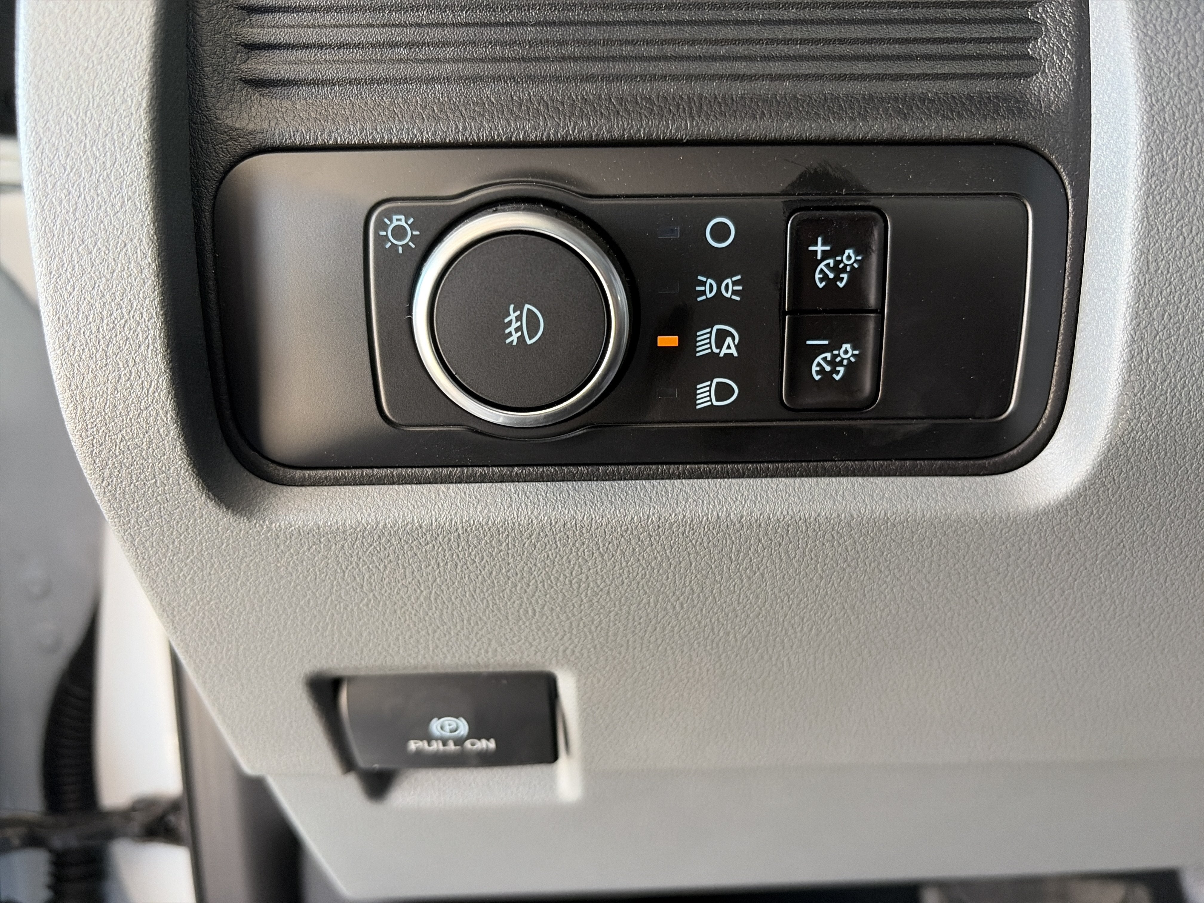 2027 Ford Super Duty F-350 DRW XL