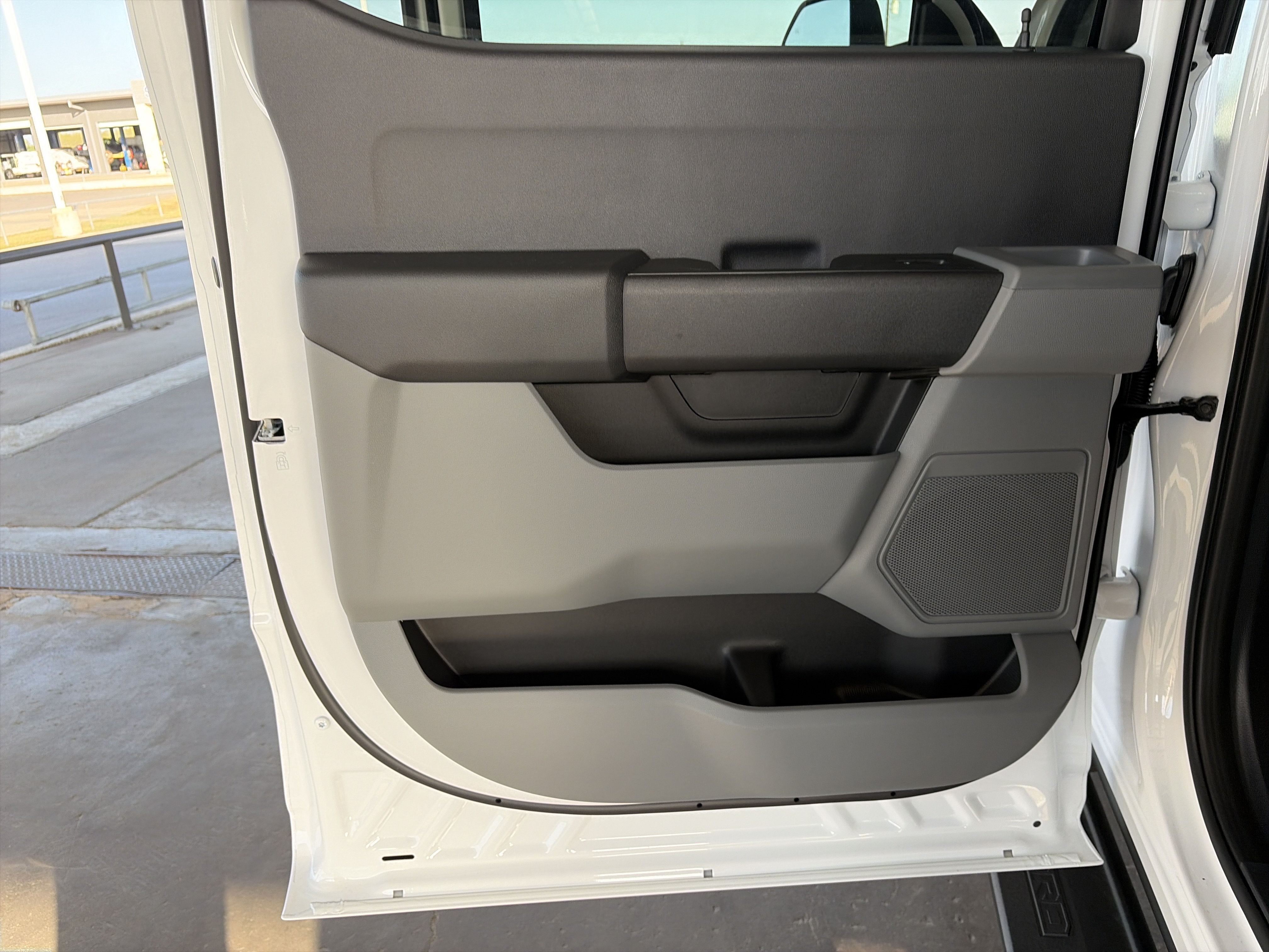 2027 Ford Super Duty F-350 DRW XL