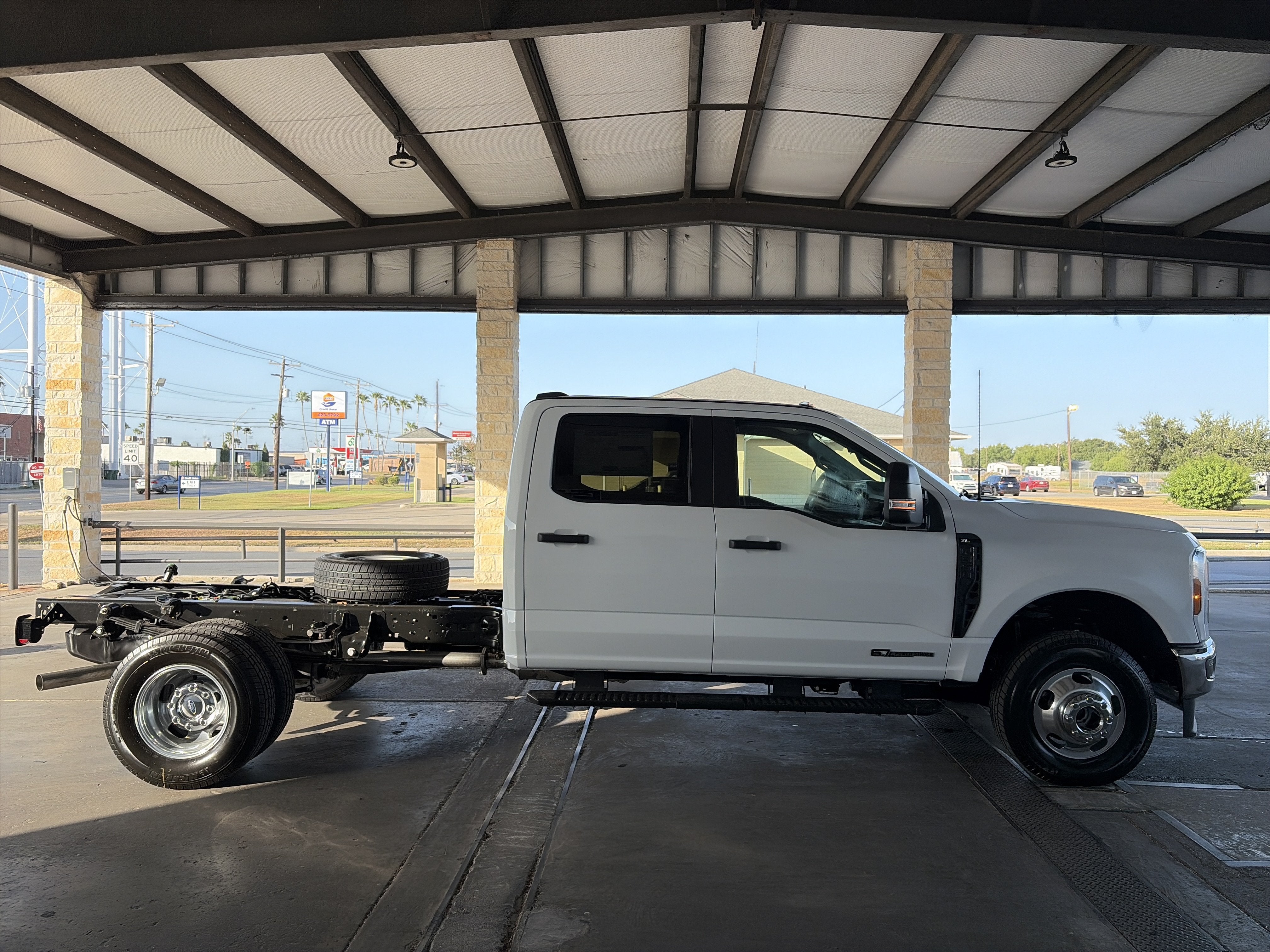 2027 Ford Super Duty F-350 DRW XL