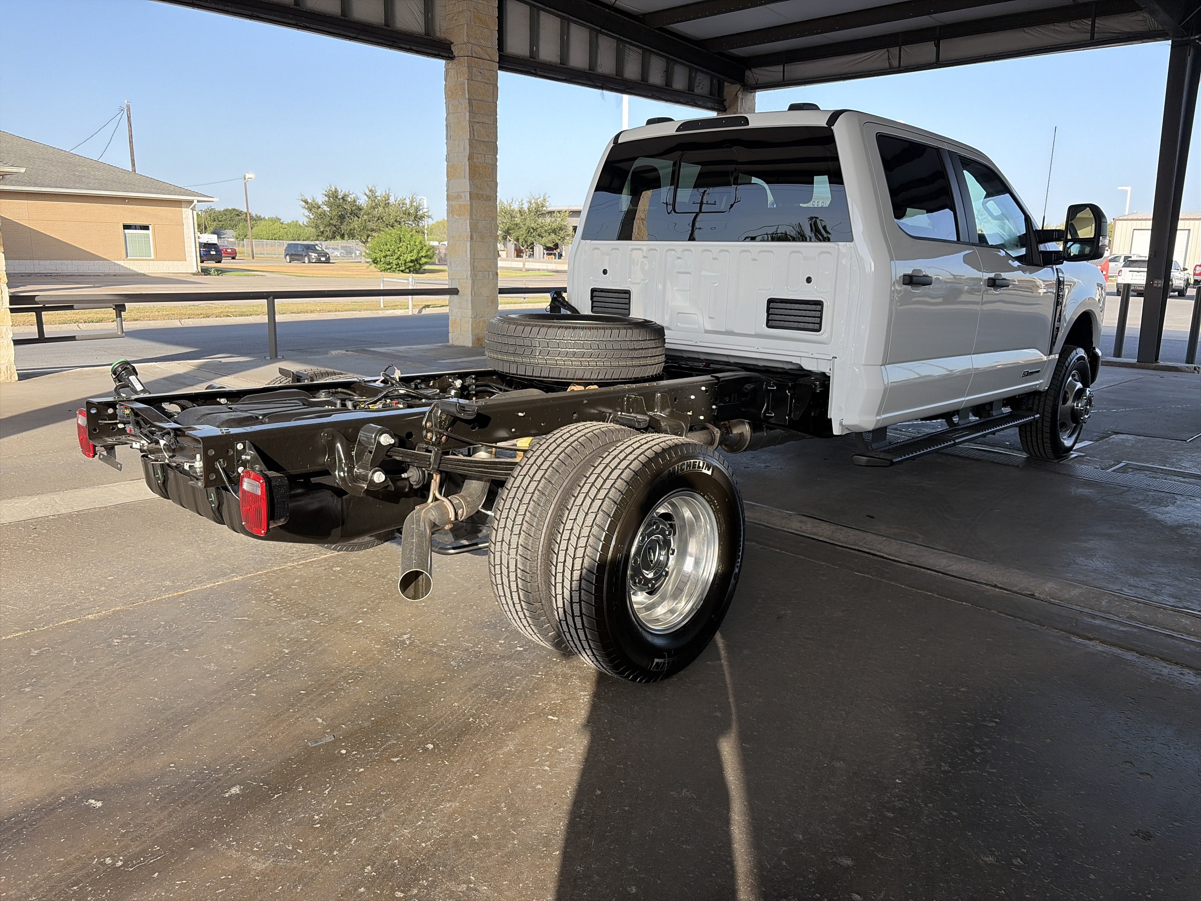 2027 Ford Super Duty F-350 DRW XL