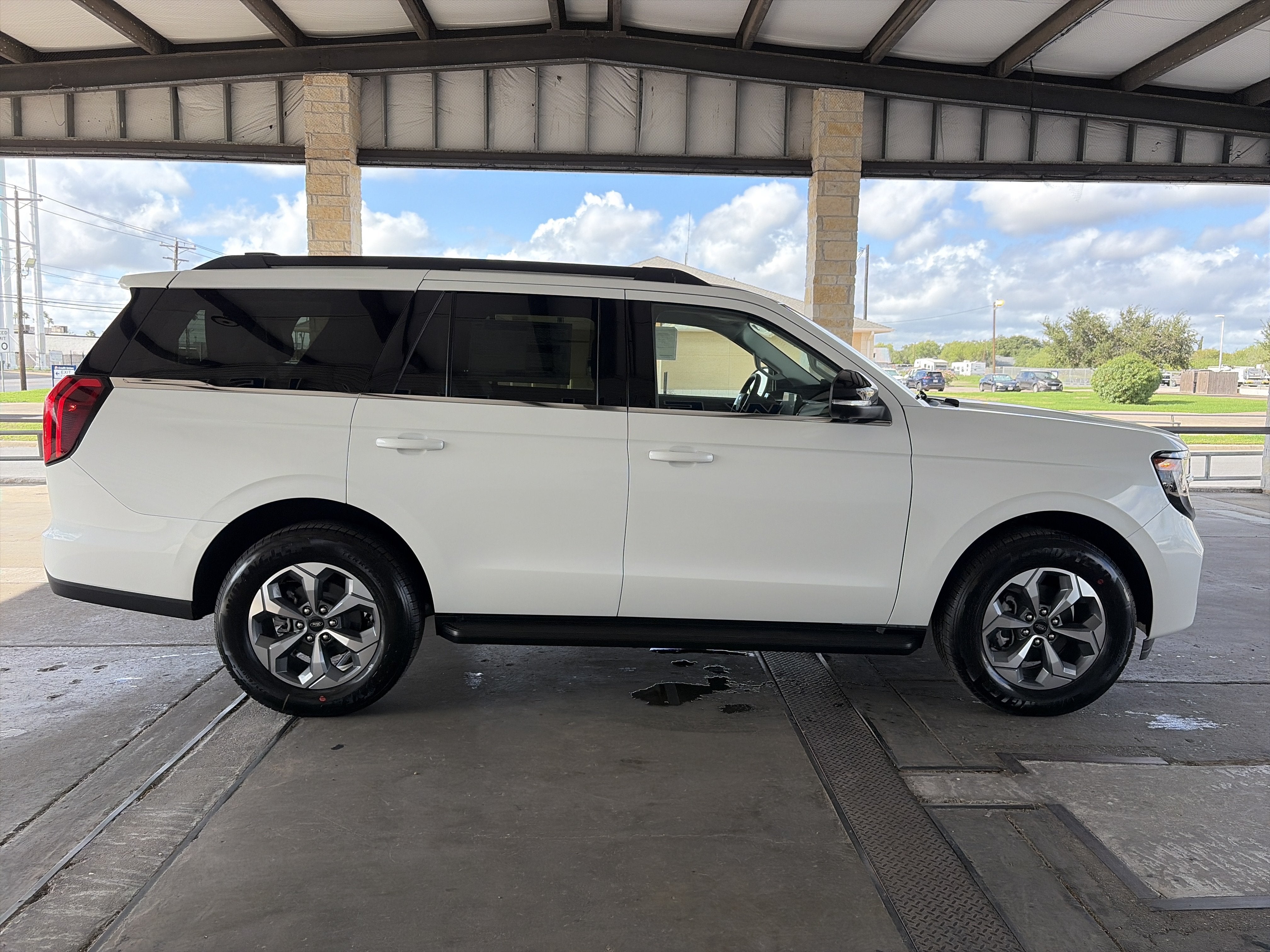 2027 Ford Expedition Active