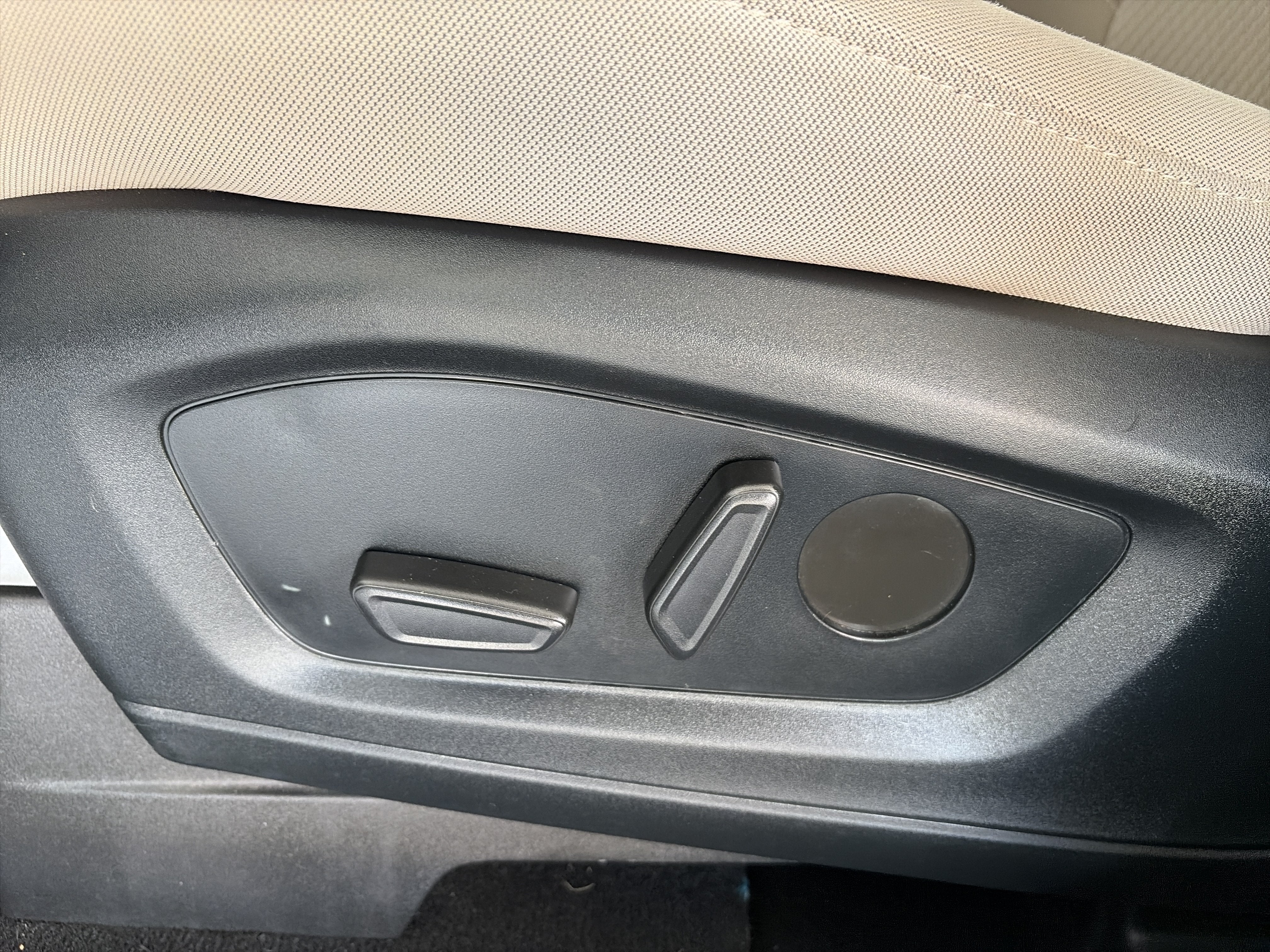 2020 Ford Explorer Base