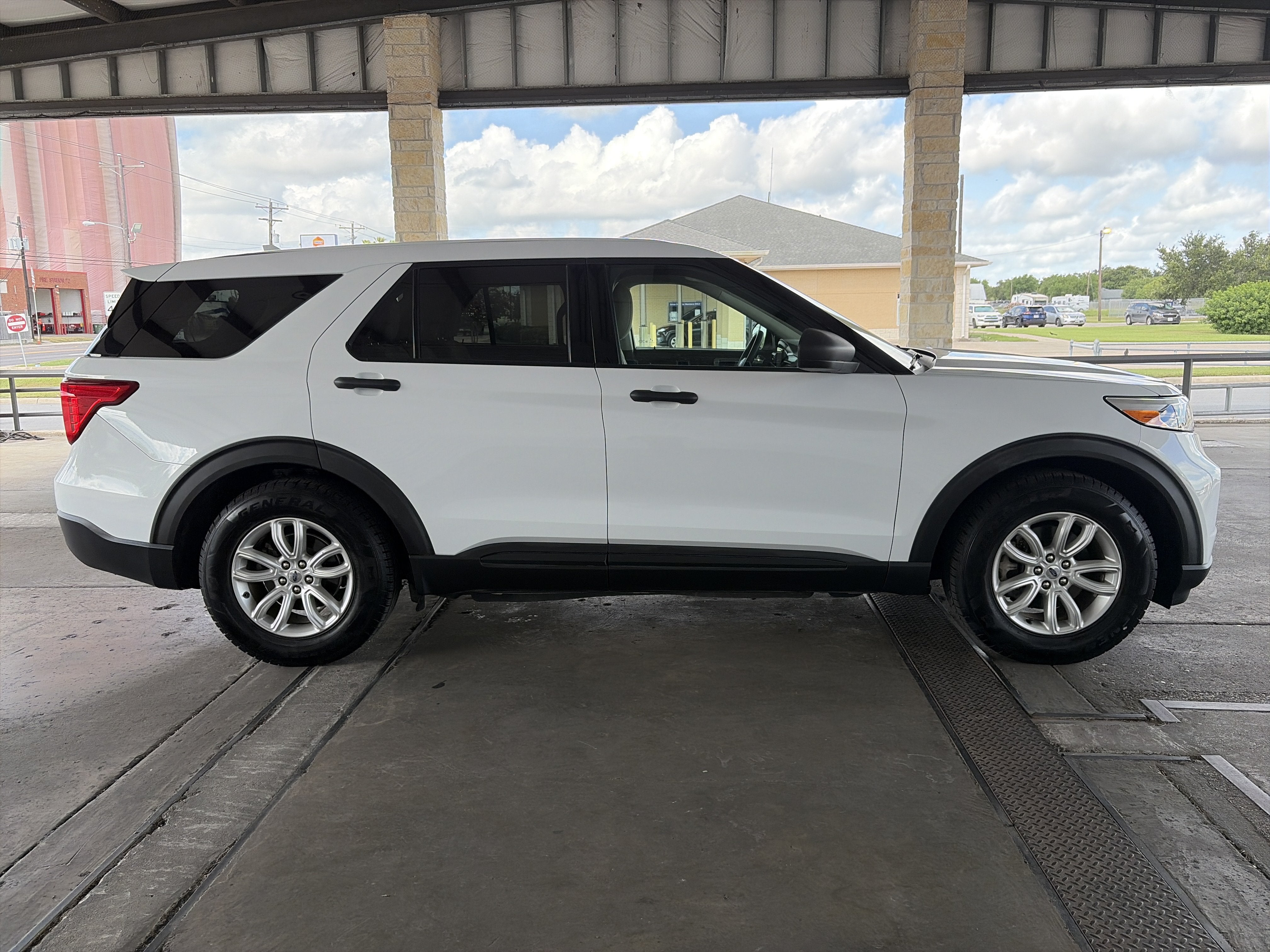 2020 Ford Explorer Base