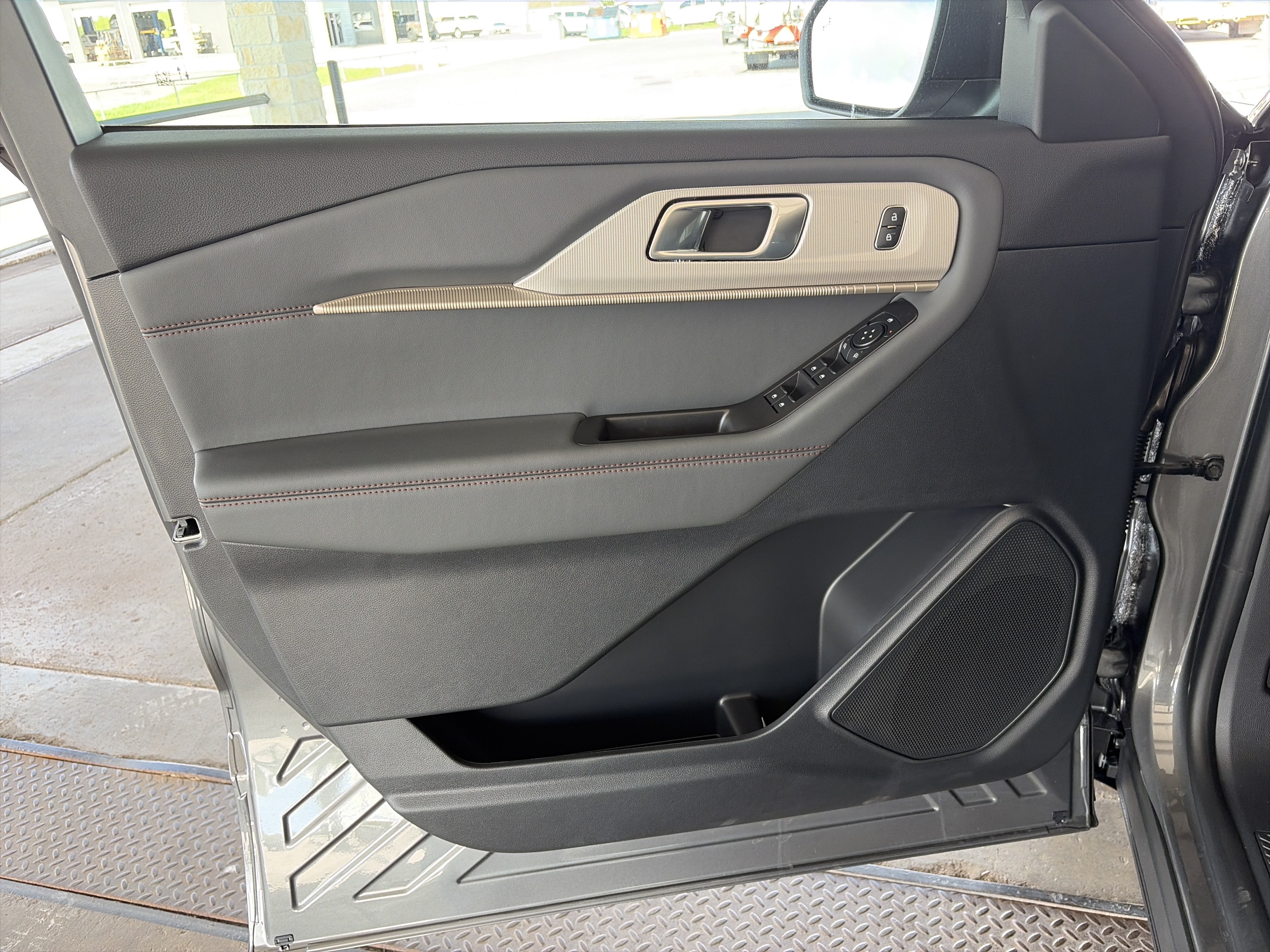 2027 Ford Explorer Active w/200A Pkg