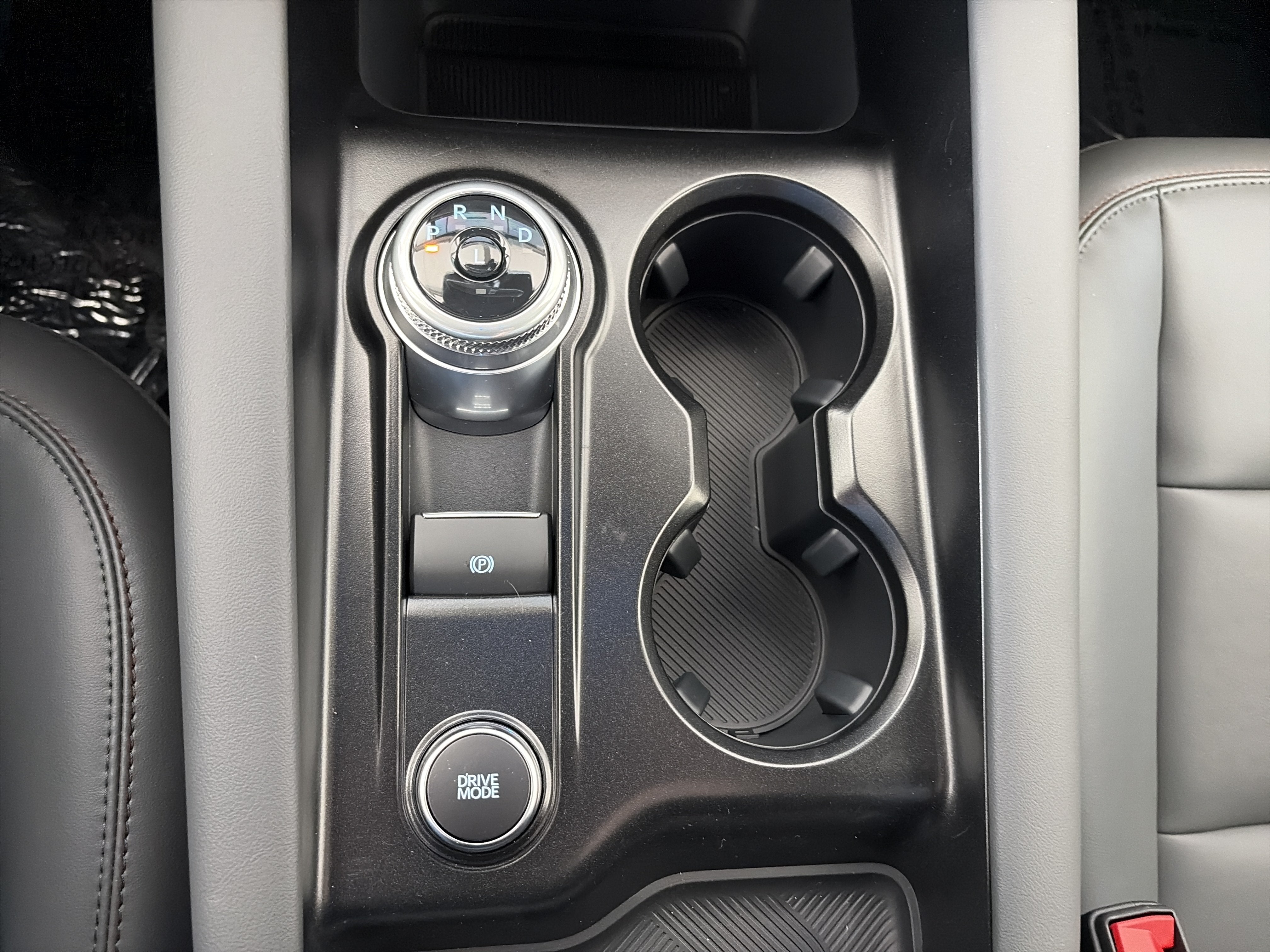 2027 Ford Explorer Active w/200A Pkg