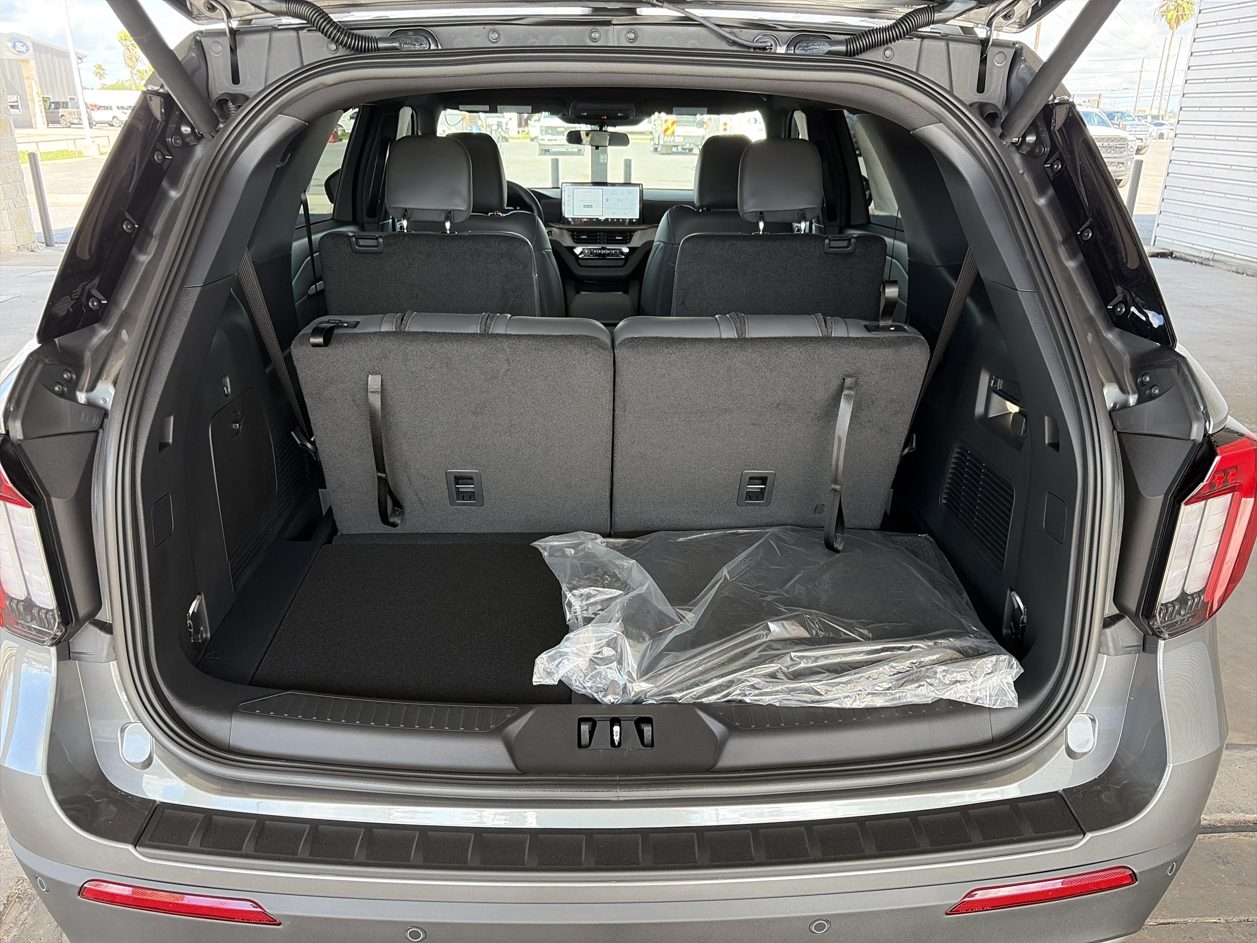 2027 Ford Explorer Active w/200A Pkg
