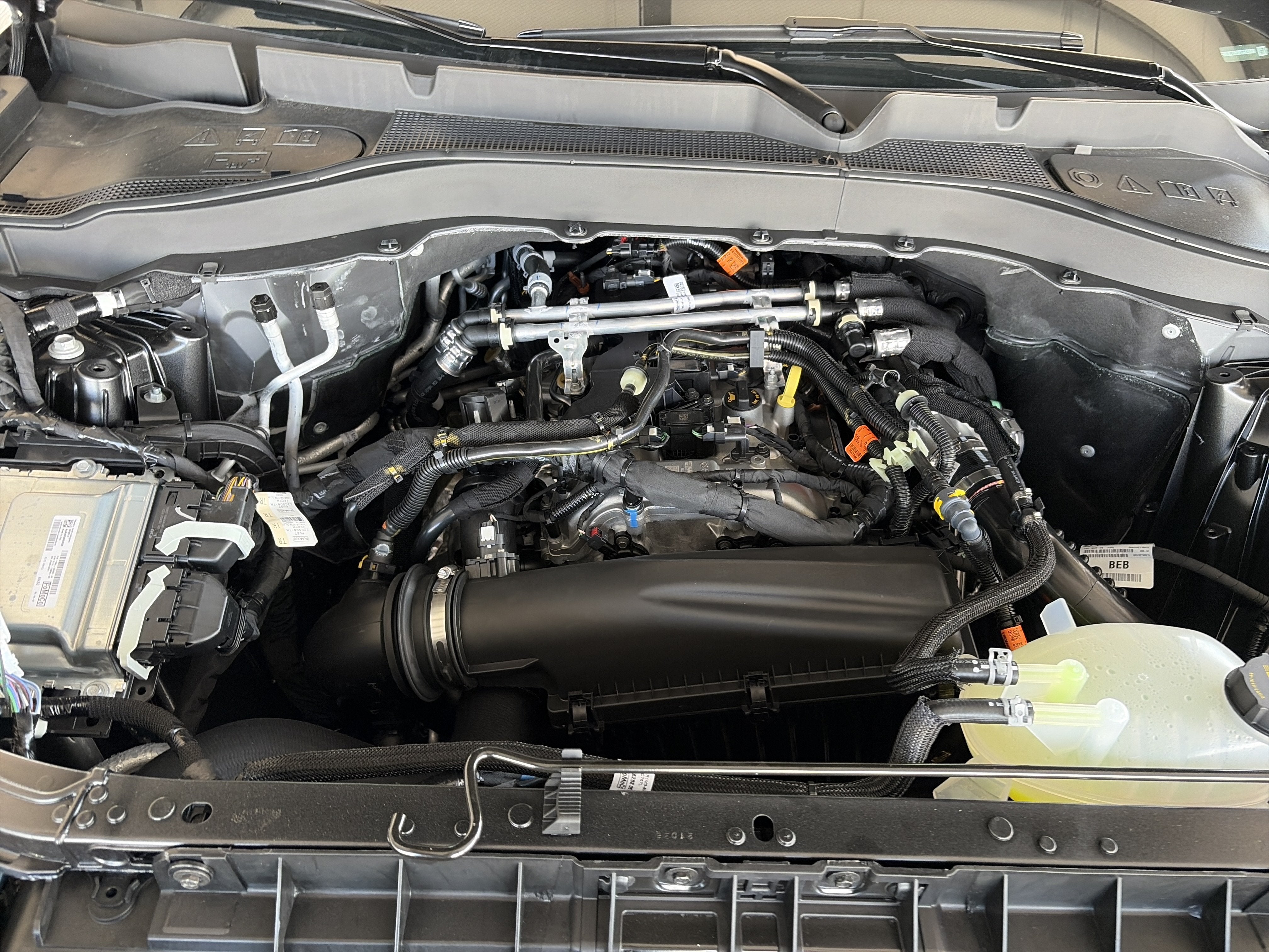 2027 Ford Explorer Active w/200A Pkg