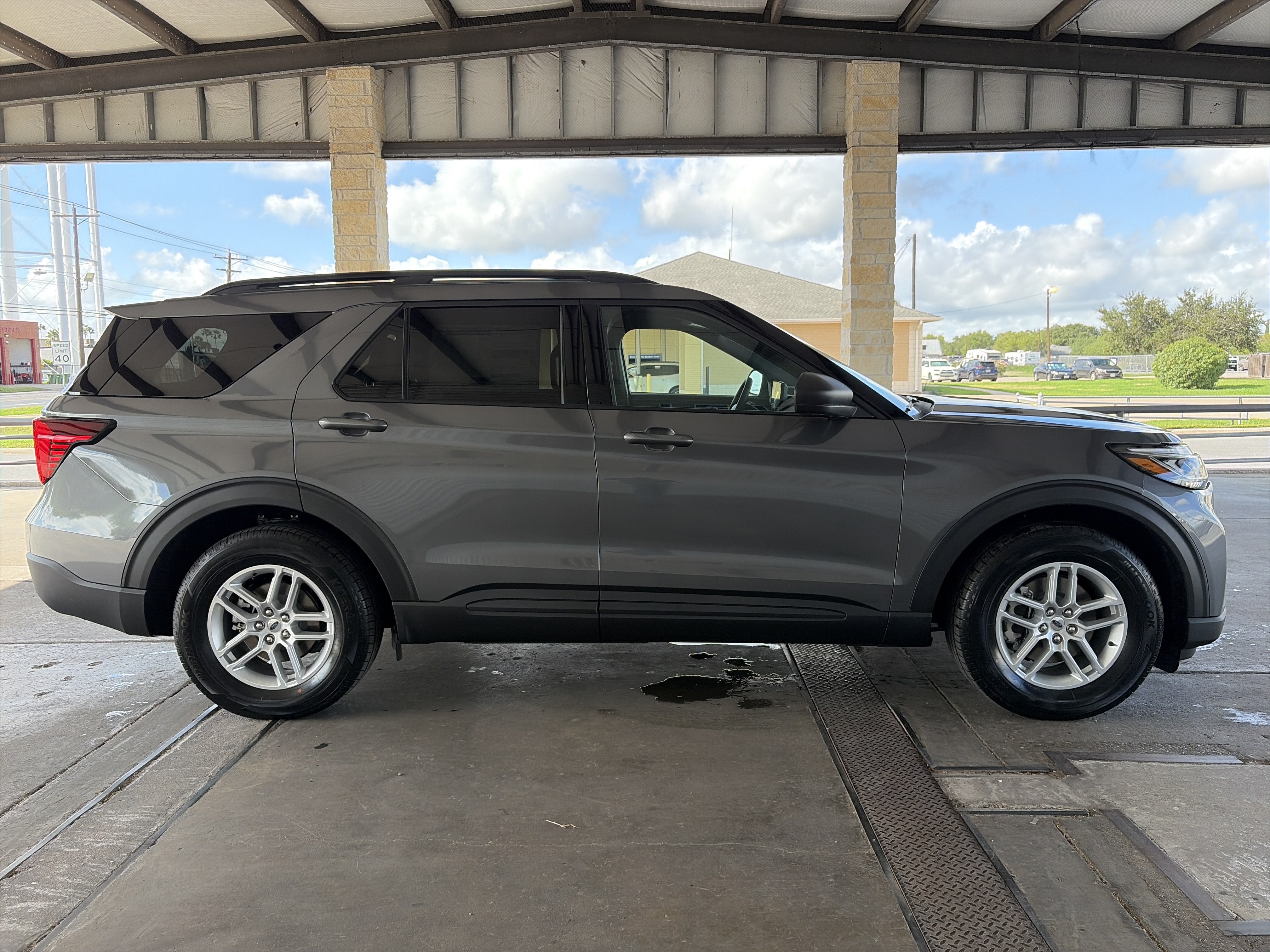 2027 Ford Explorer Active w/200A Pkg