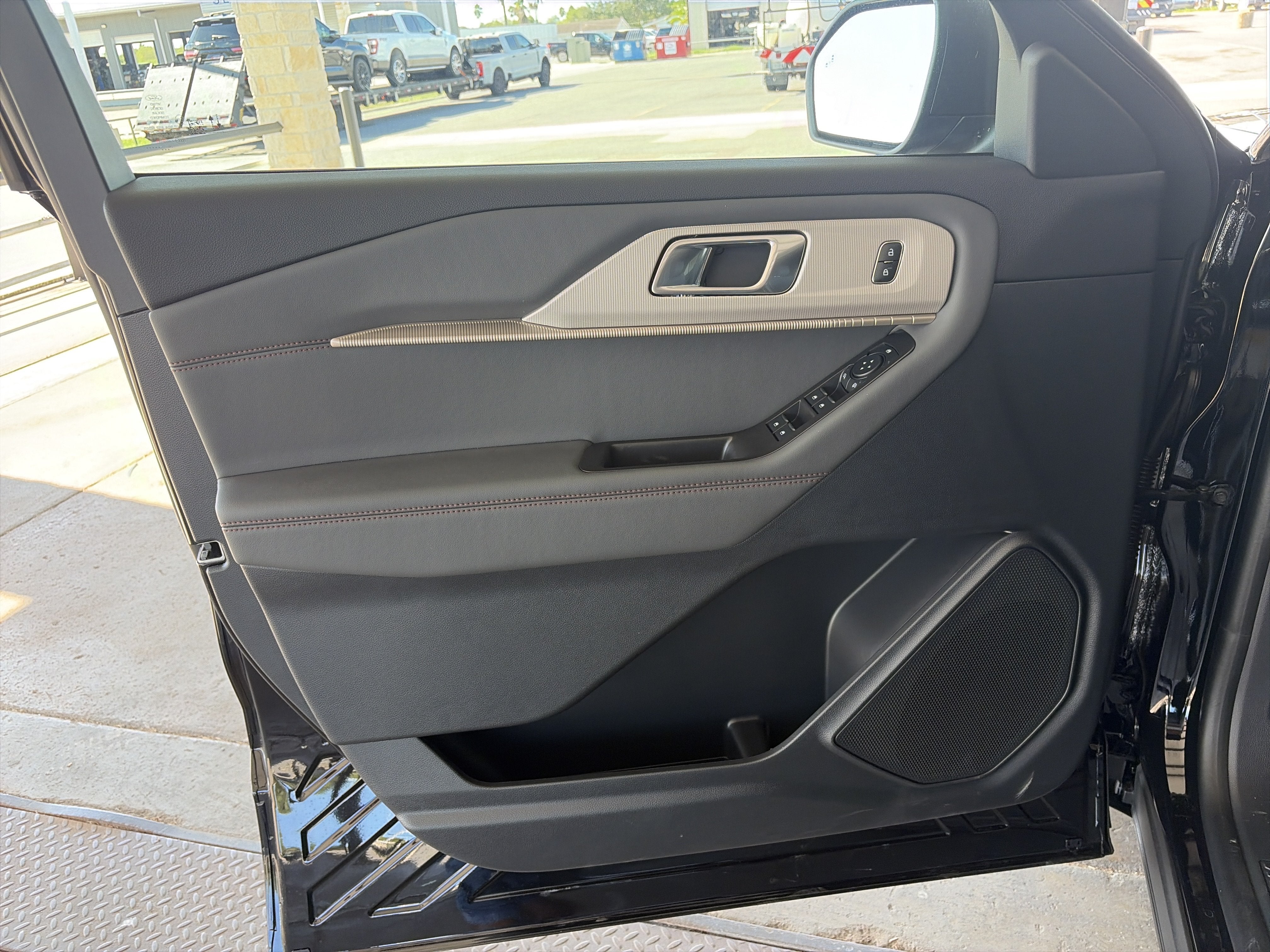 2027 Ford Explorer Active w/200A Pkg