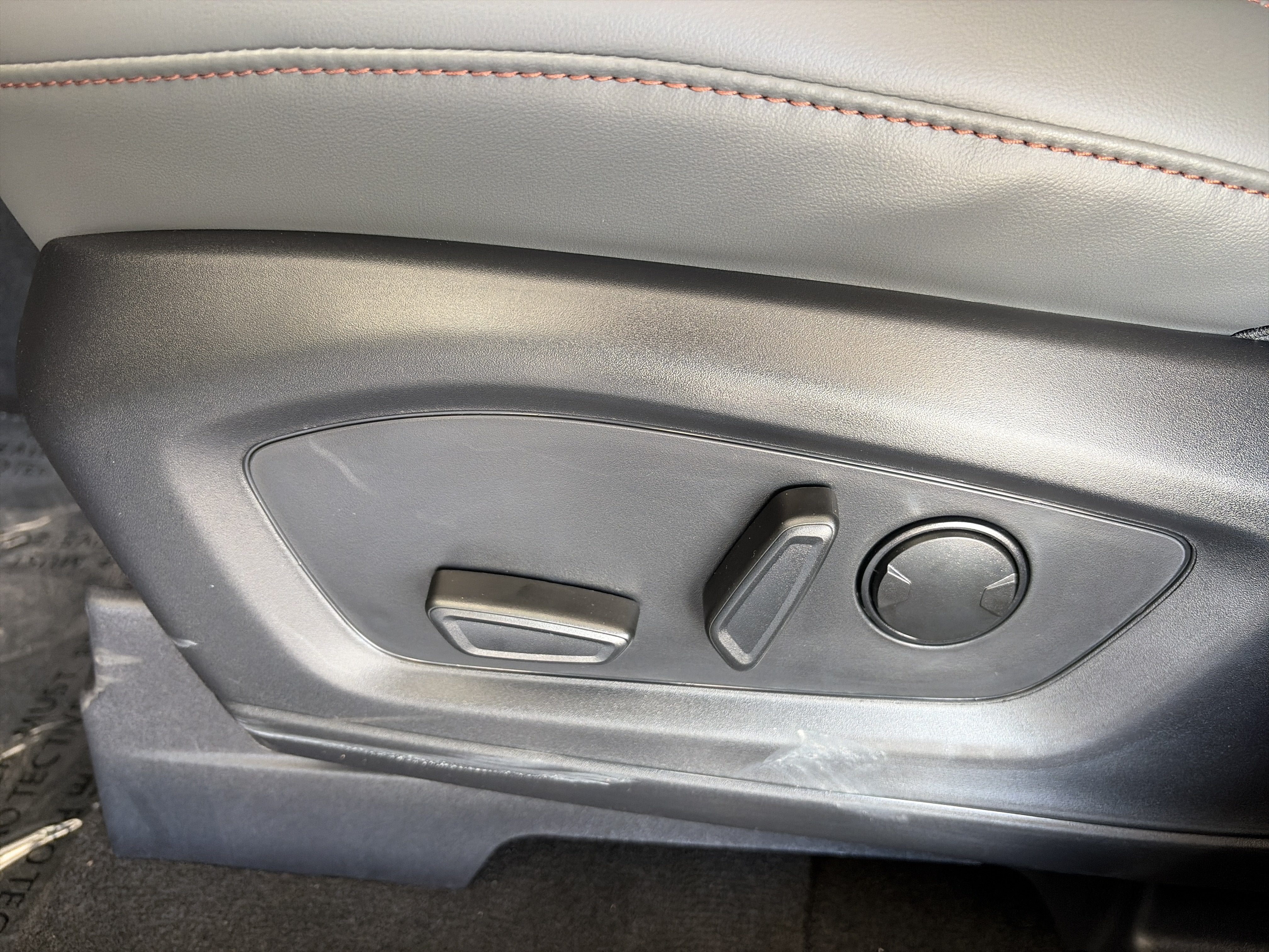 2027 Ford Explorer Active w/200A Pkg