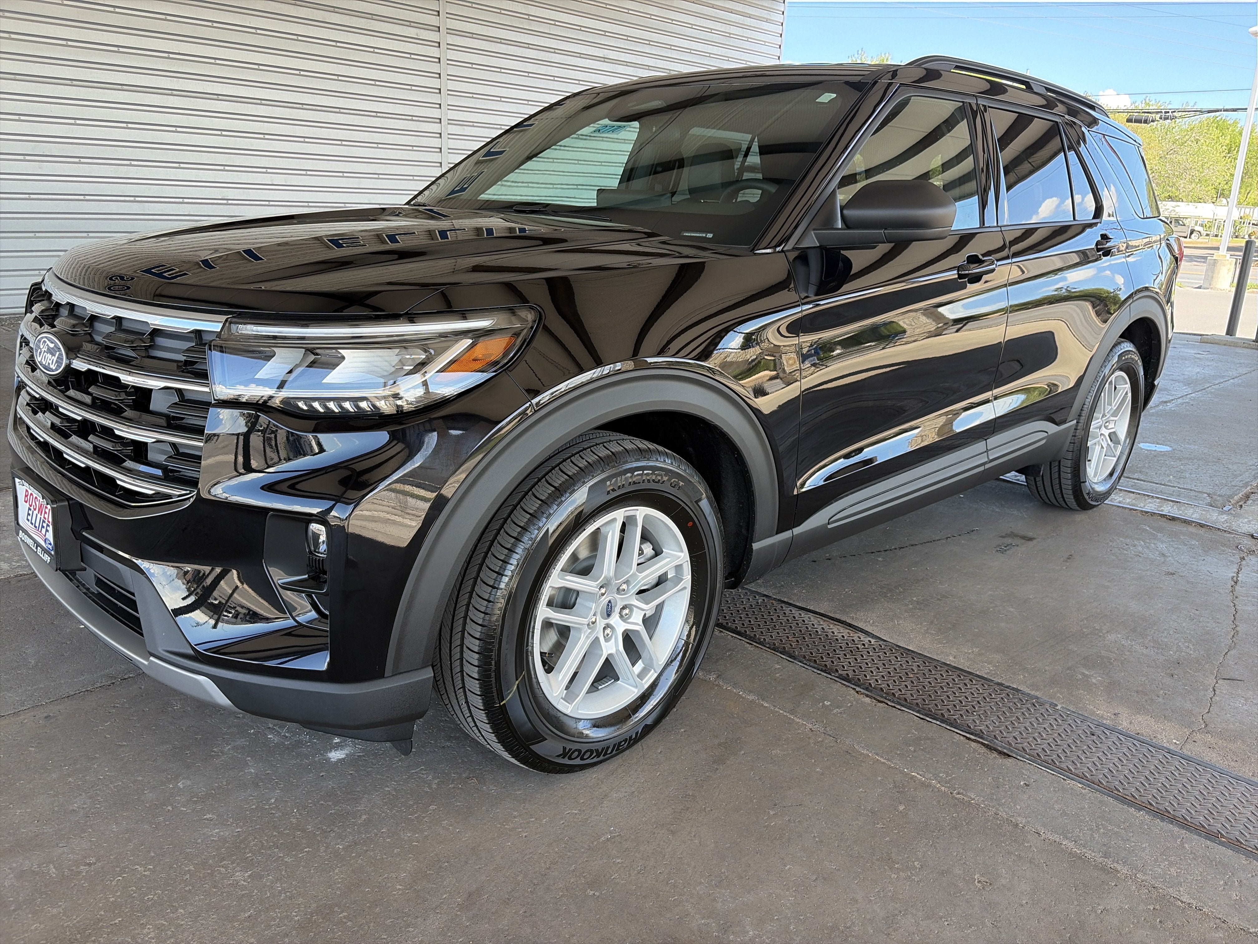 2027 Ford Explorer Active w/200A Pkg