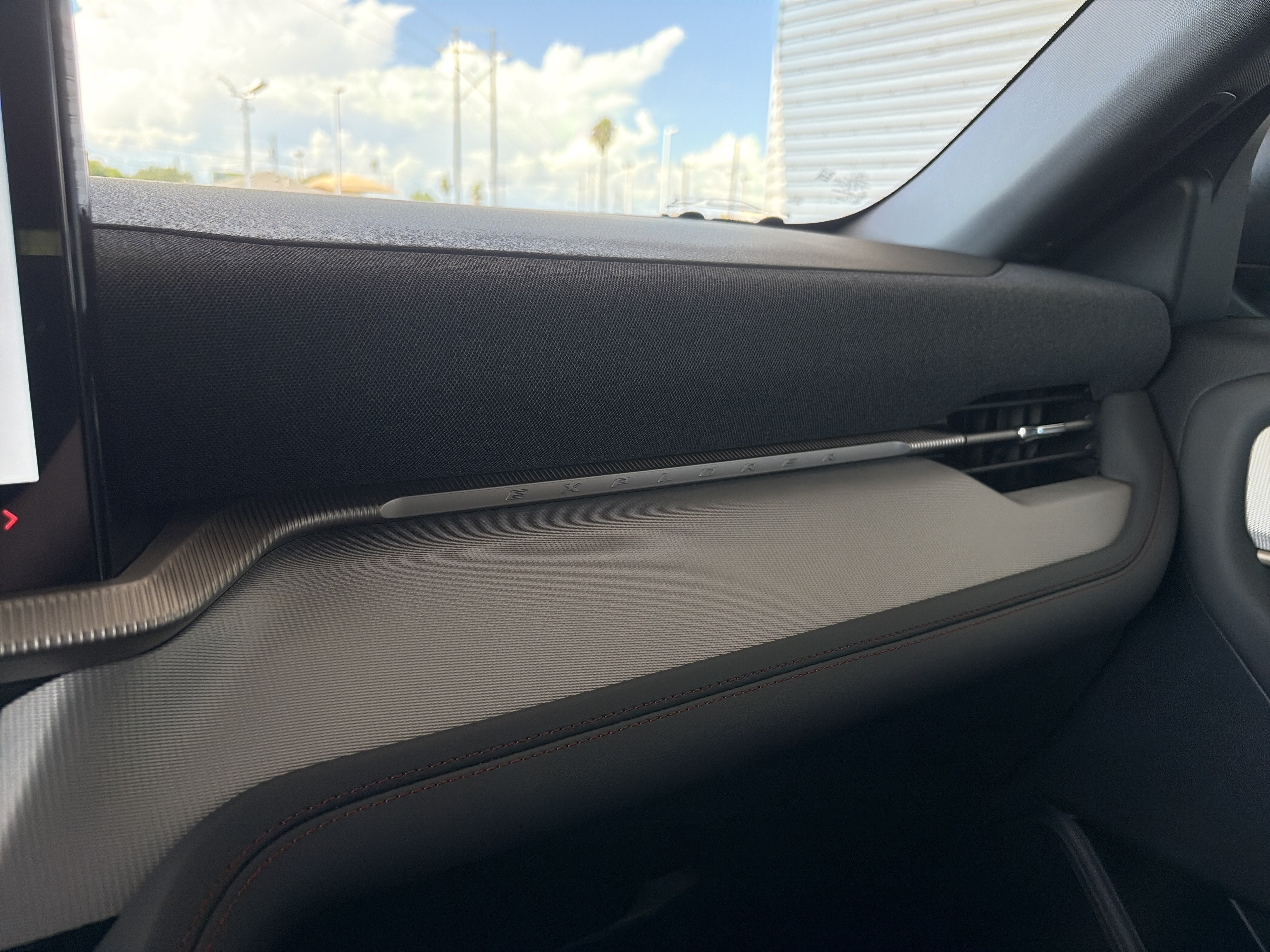 2027 Ford Explorer Active w/200A Pkg