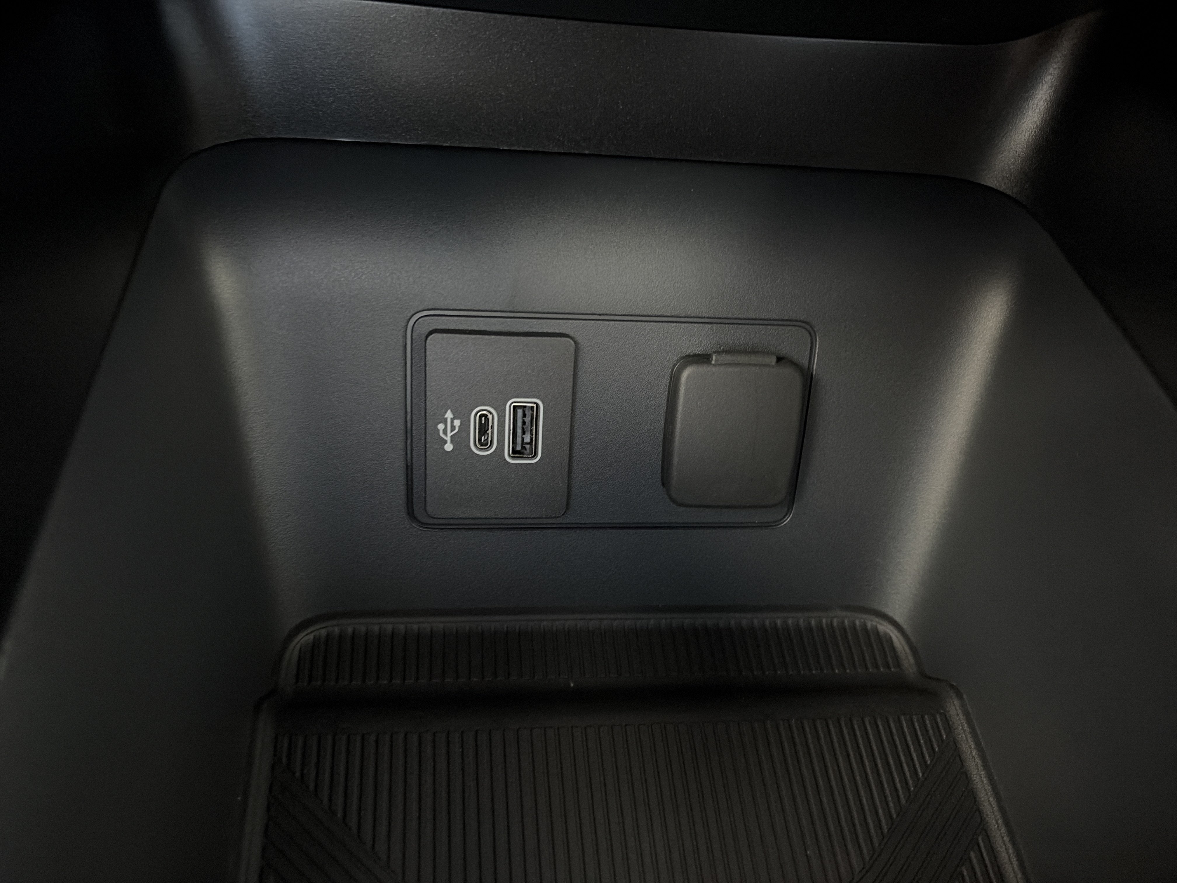 2027 Ford Explorer Active w/200A Pkg