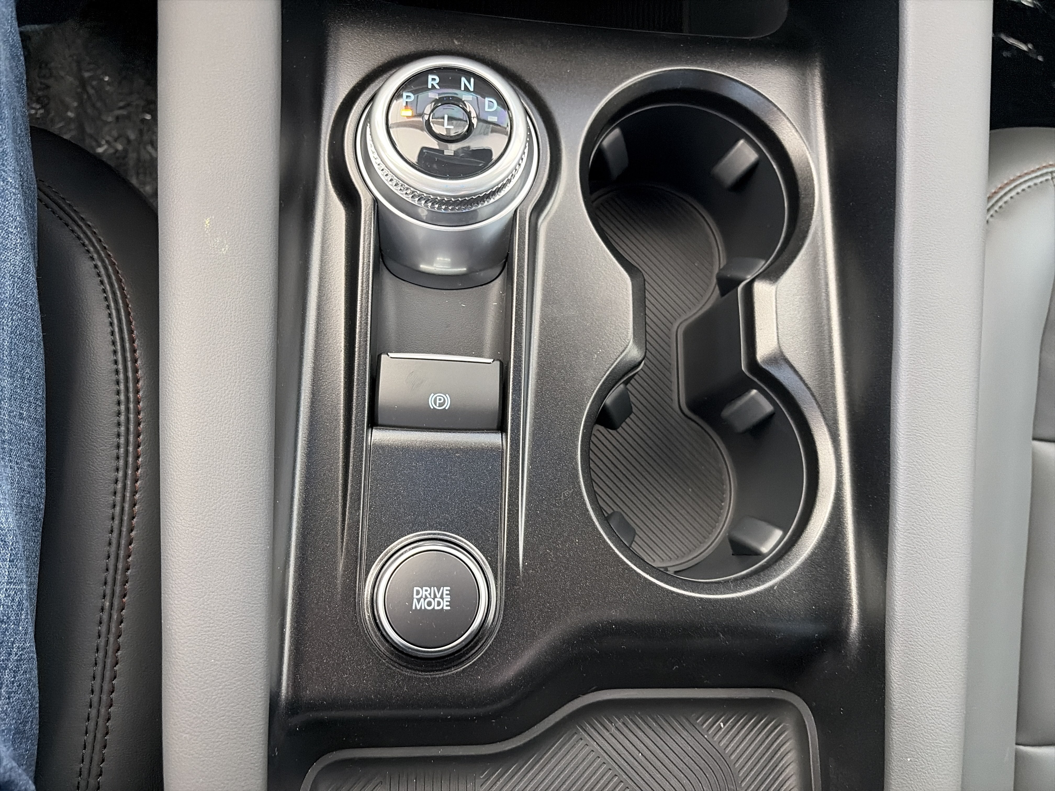 2027 Ford Explorer Active w/200A Pkg