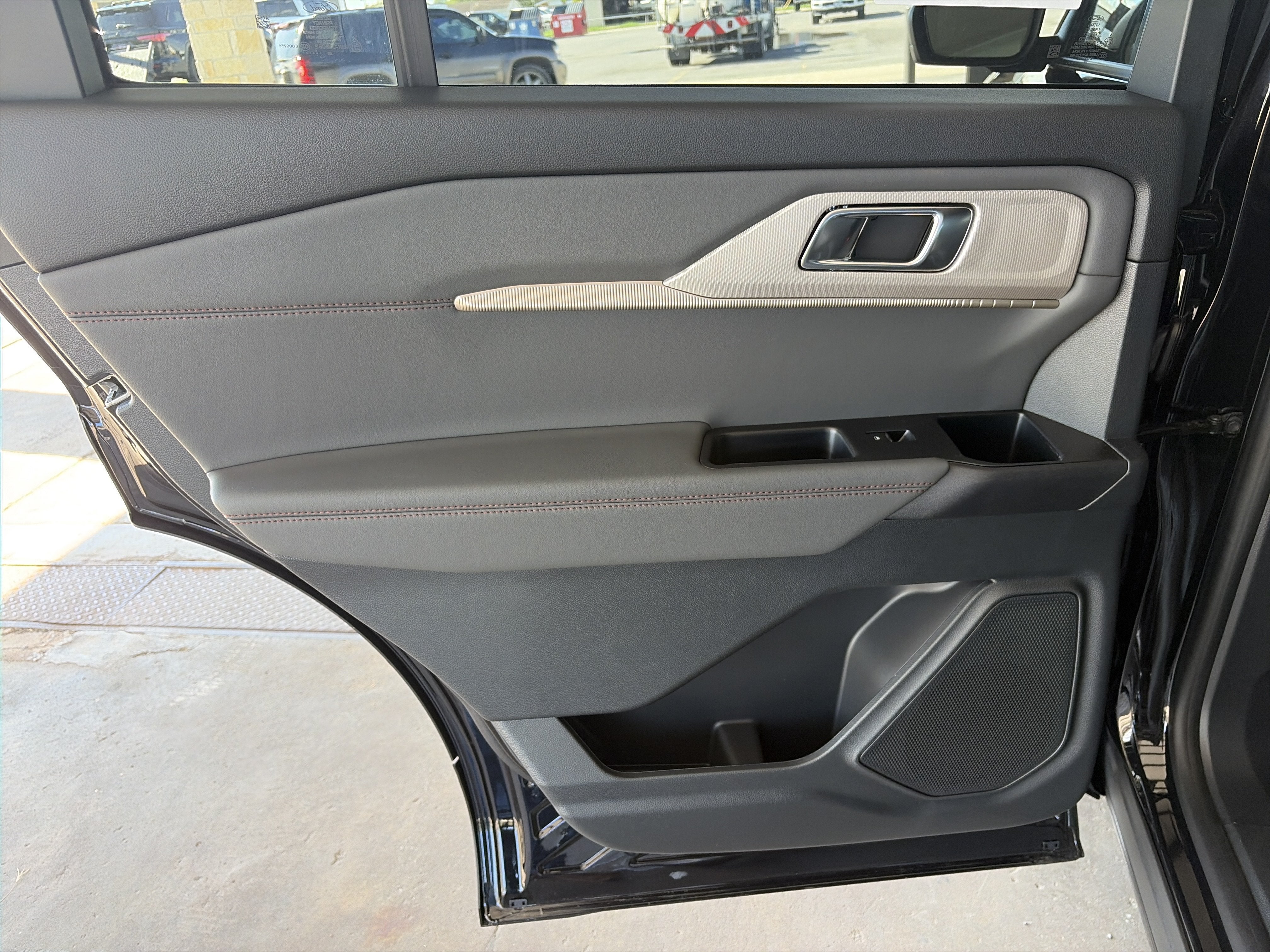 2027 Ford Explorer Active w/200A Pkg