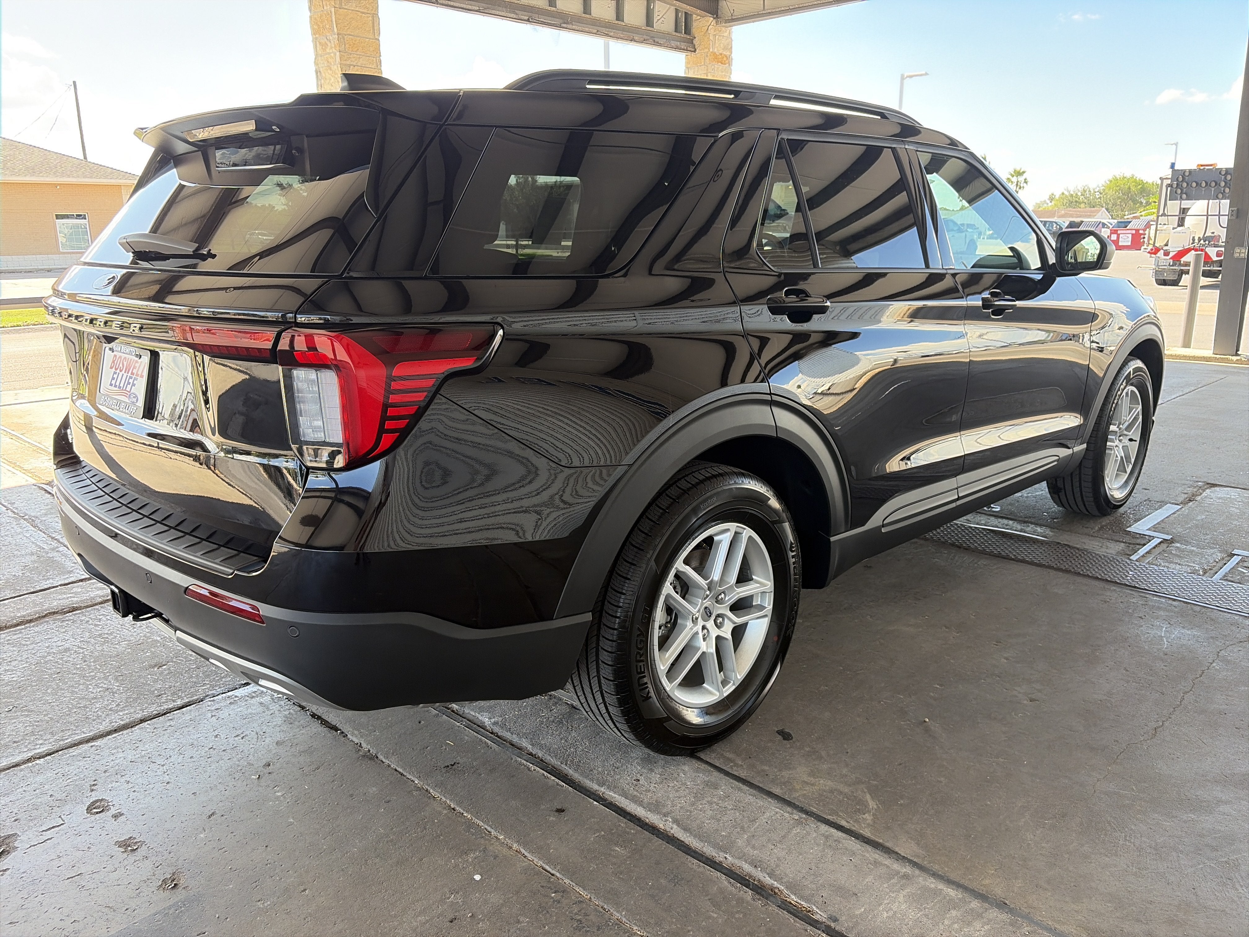 2027 Ford Explorer Active w/200A Pkg