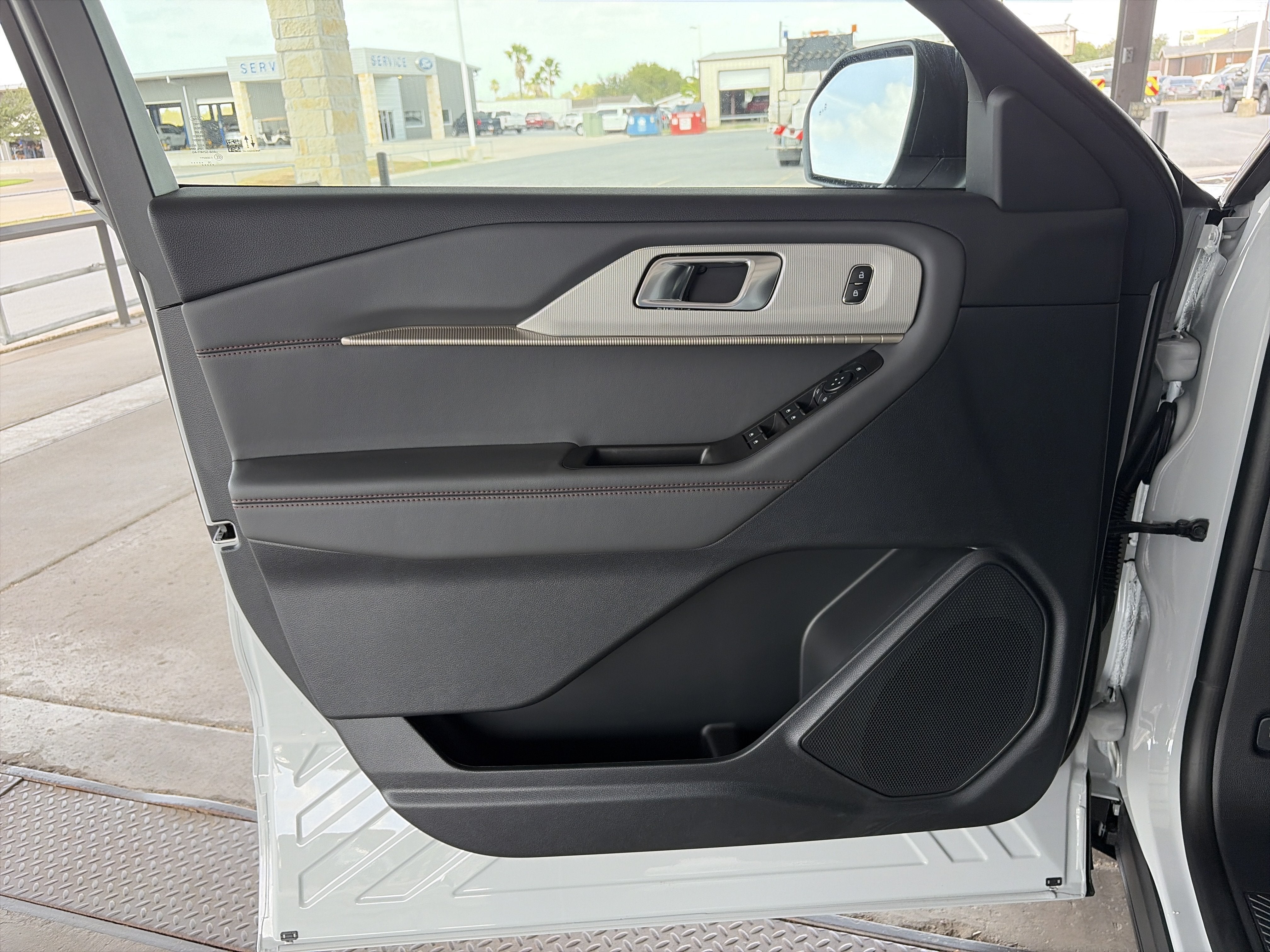 2027 Ford Explorer Active w/200A Pkg