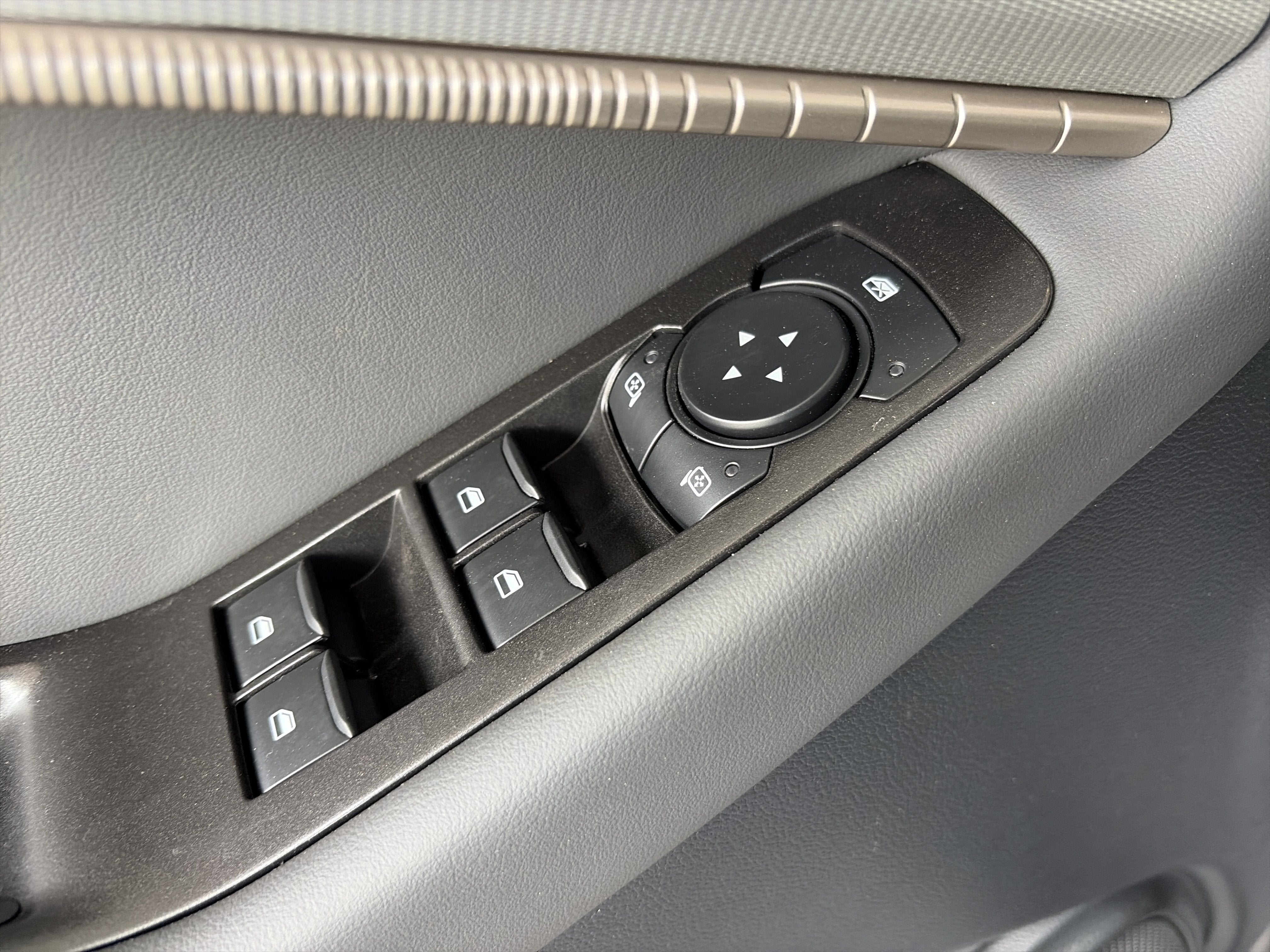 2027 Ford Explorer Active w/200A Pkg
