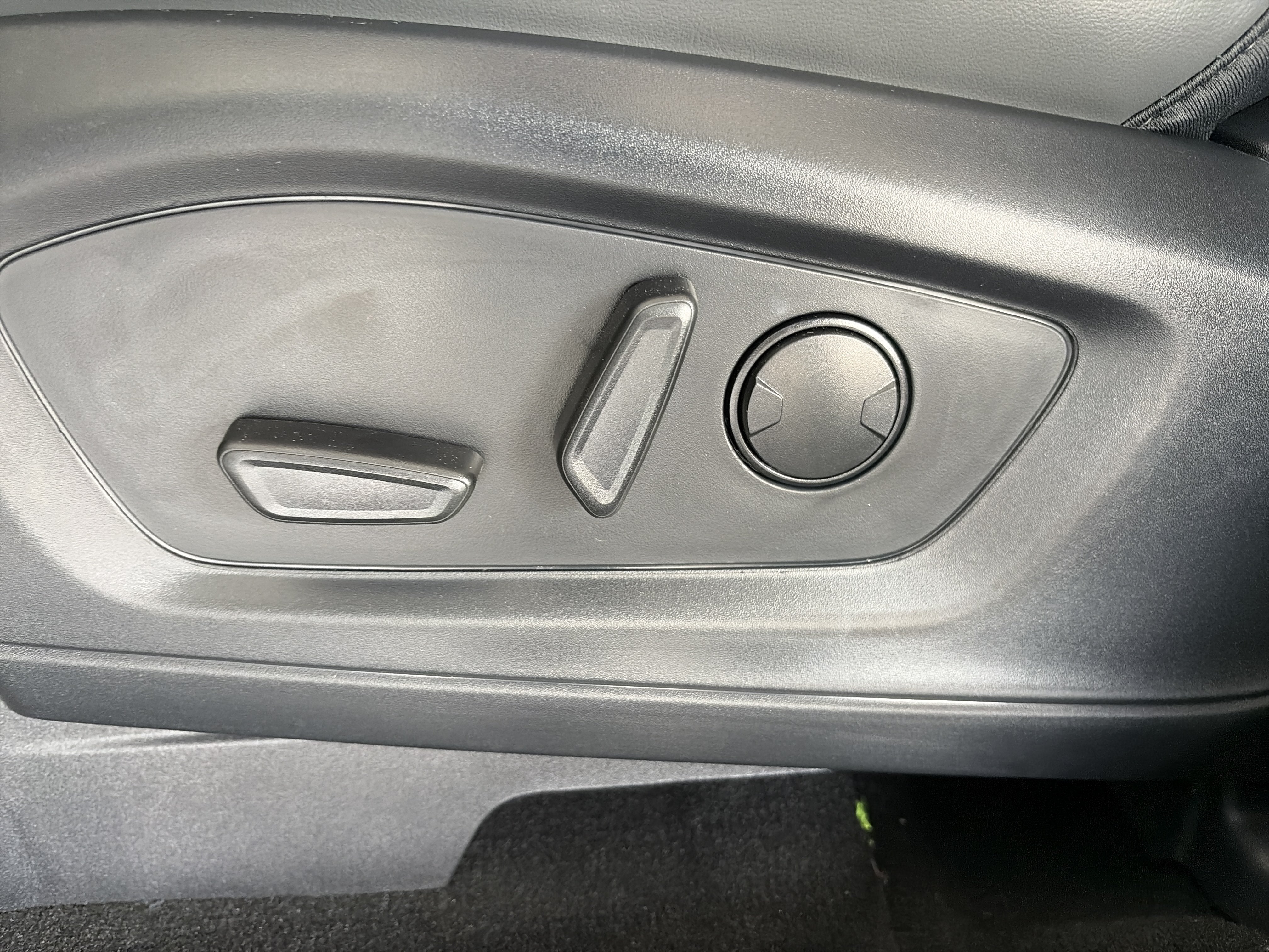 2027 Ford Explorer Active w/200A Pkg