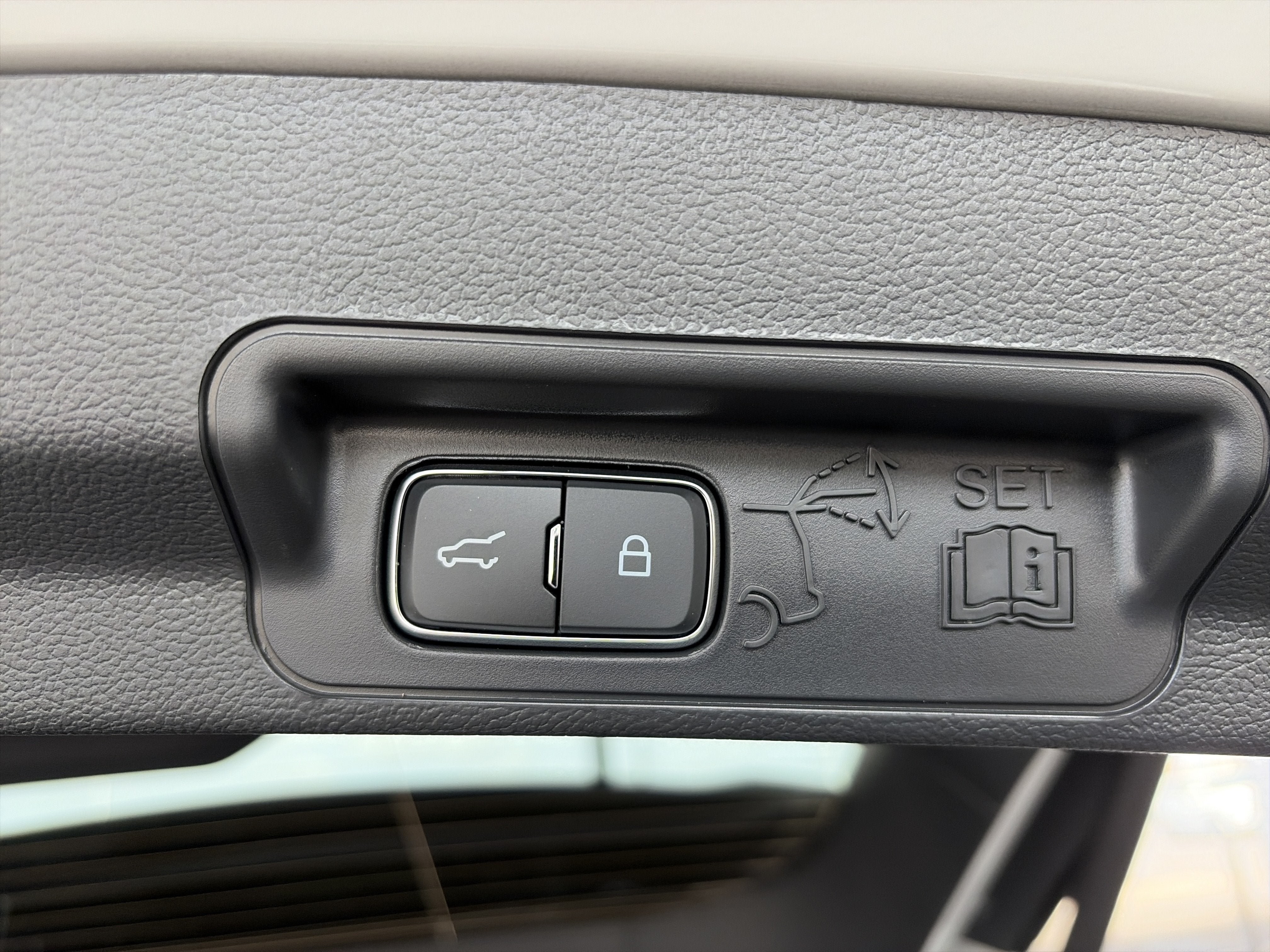 2027 Ford Explorer Active w/200A Pkg