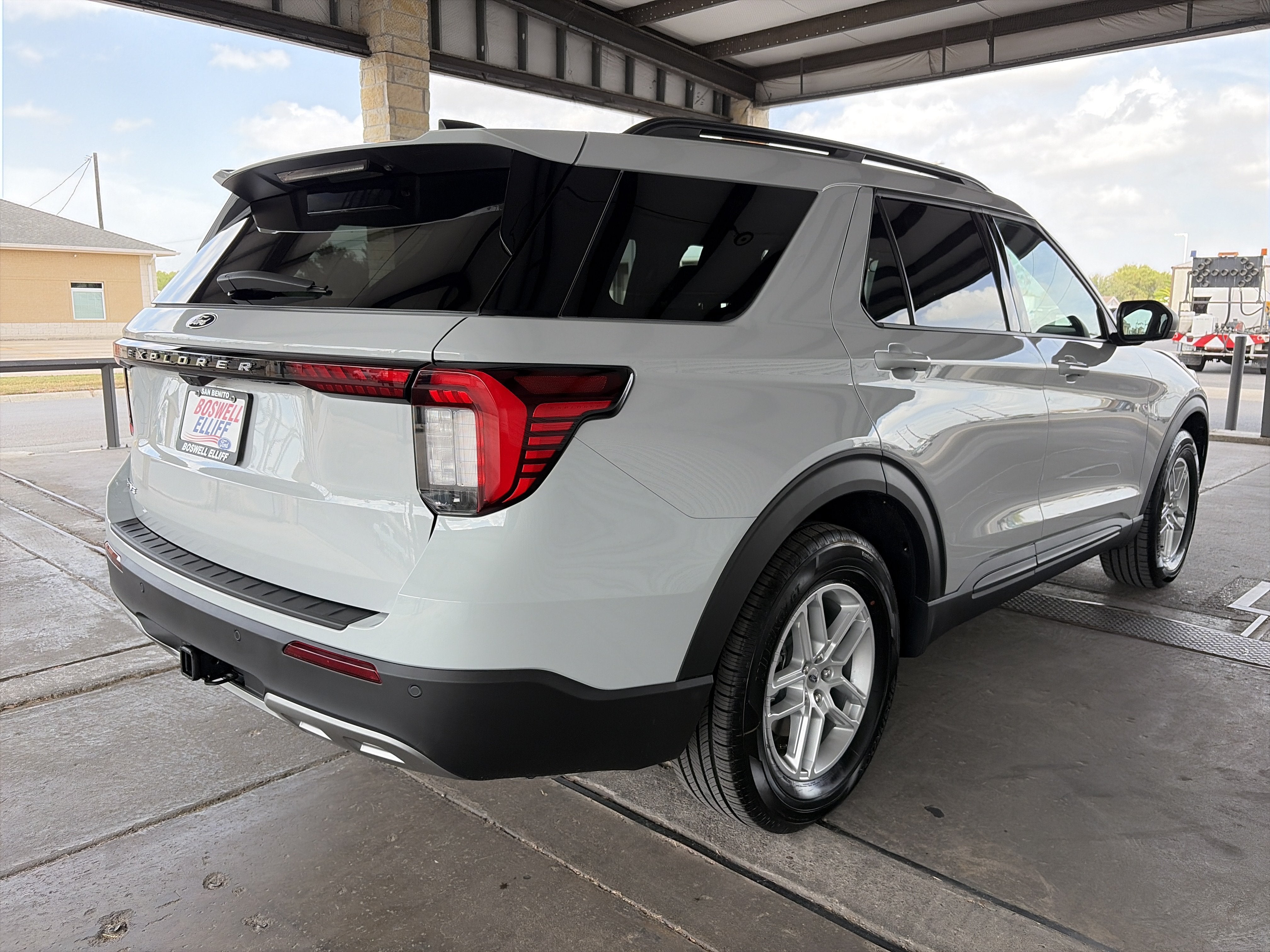 2027 Ford Explorer Active w/200A Pkg