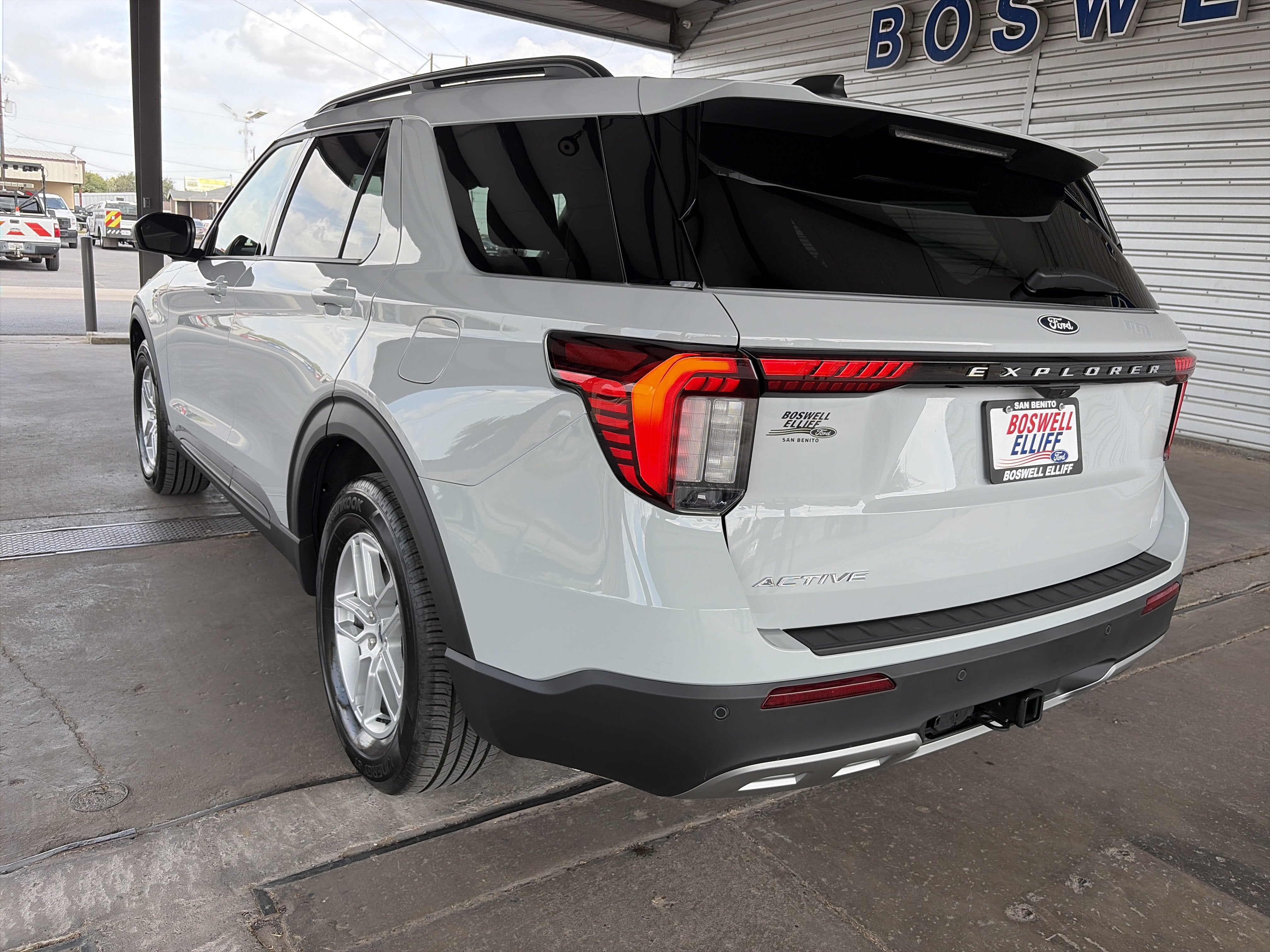2027 Ford Explorer Active w/200A Pkg