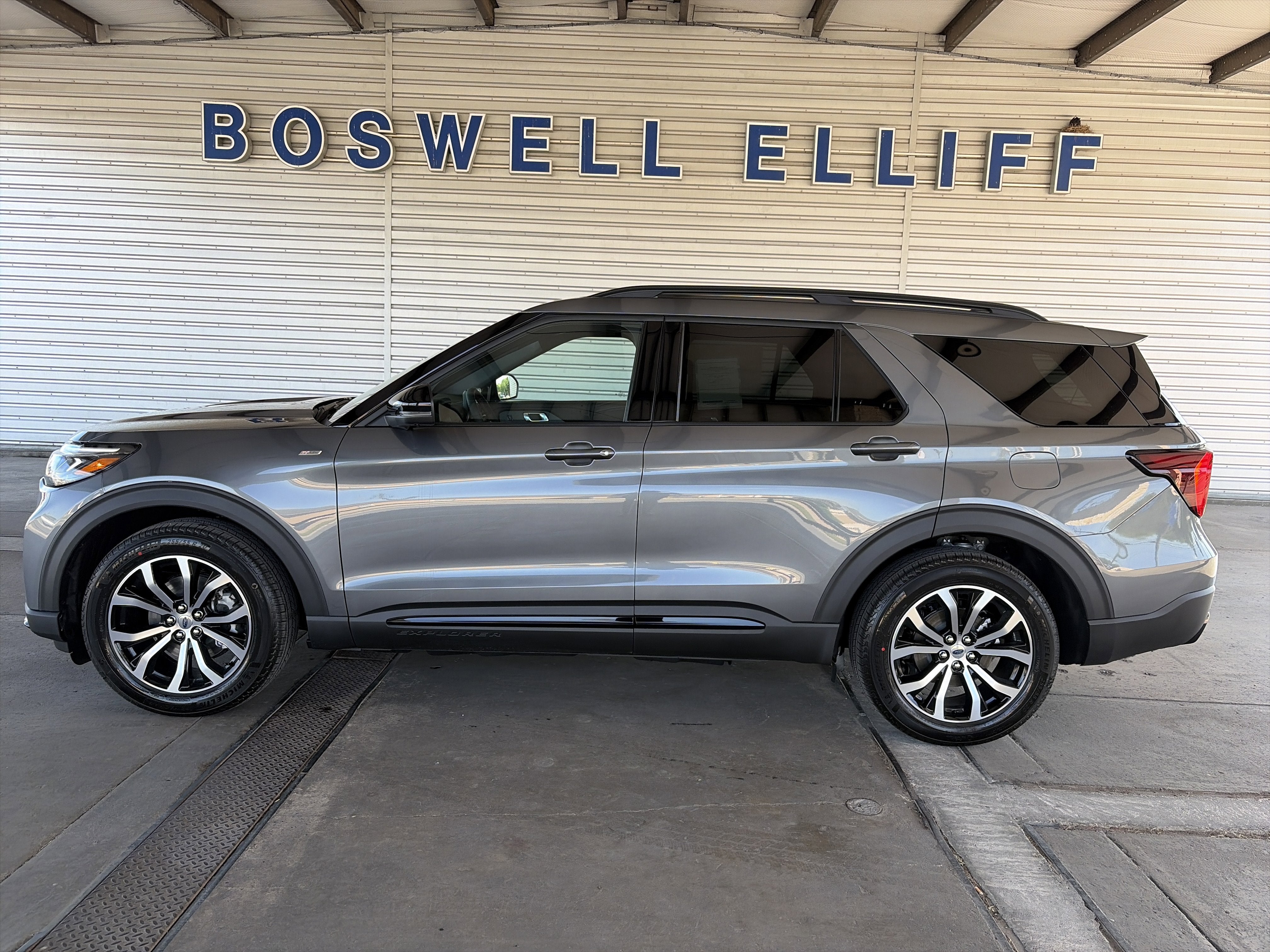 2026 Ford Explorer ST-LINE RWD's photo