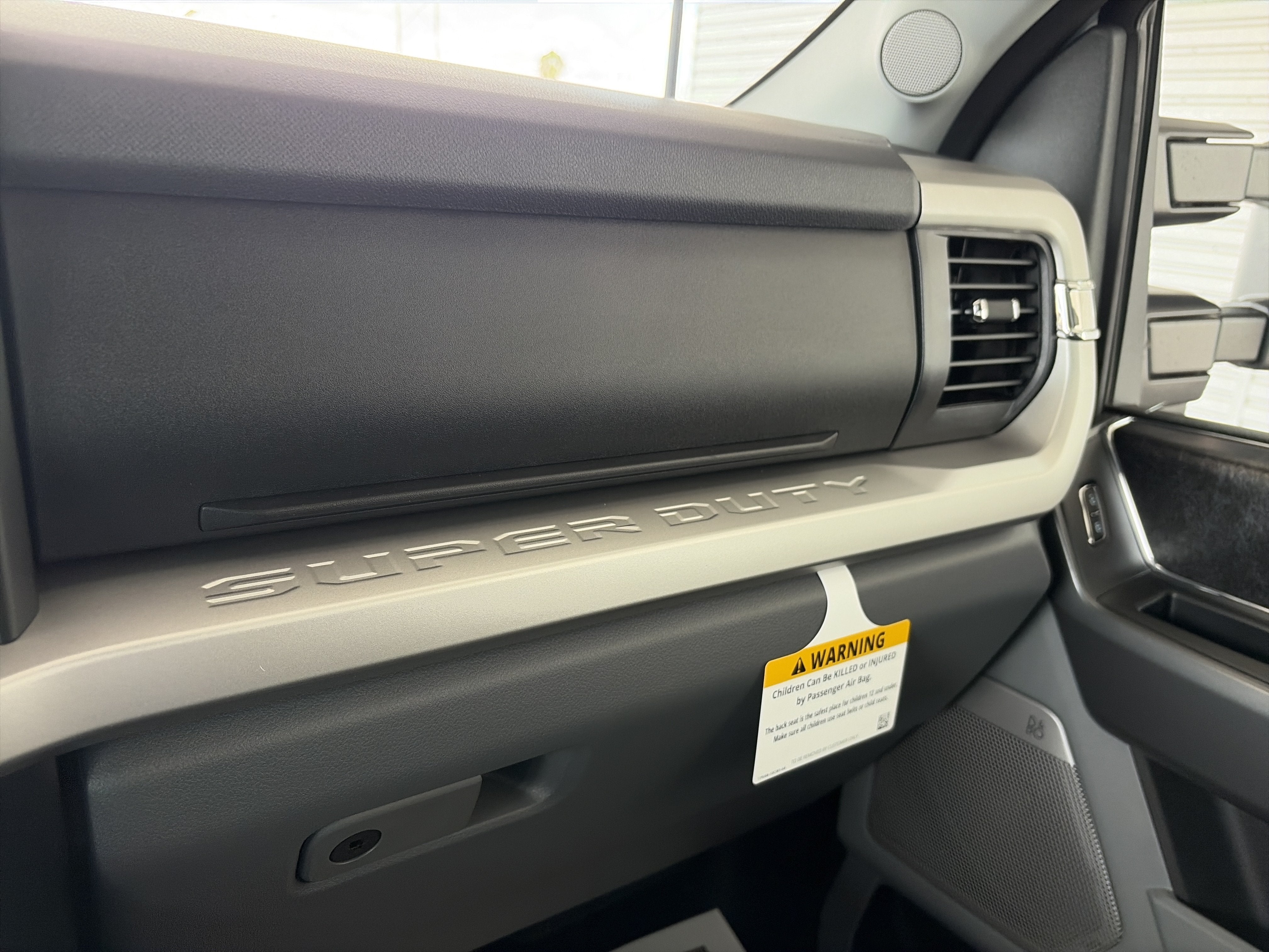 2027 Ford Super Duty F-250 SRW XLT
