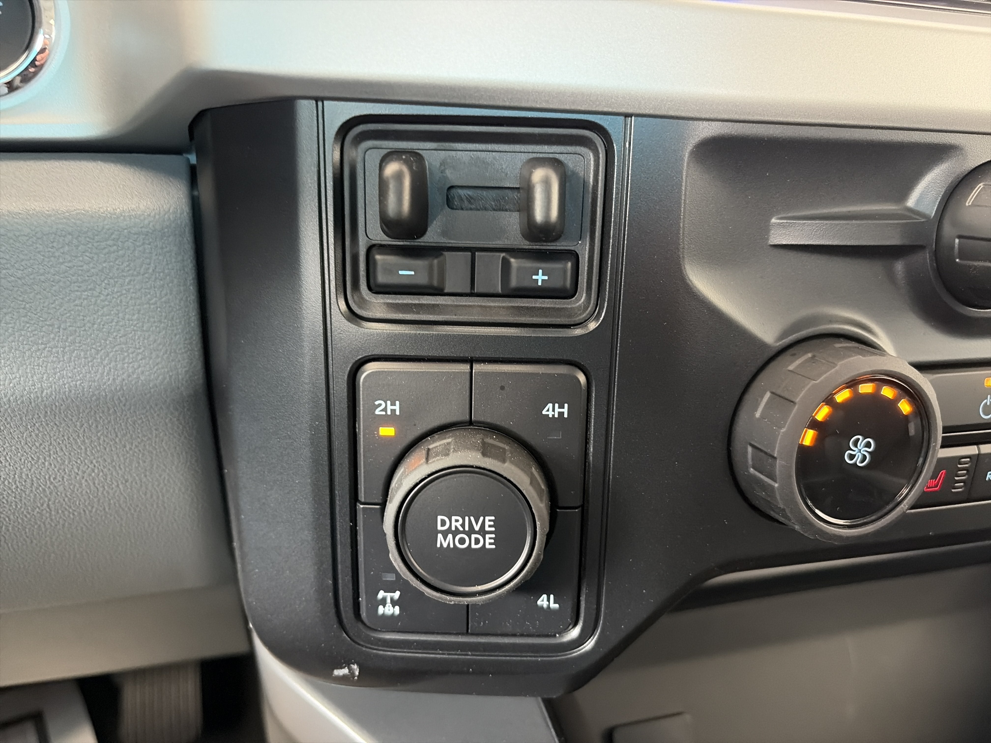 2027 Ford Super Duty F-250 SRW XLT