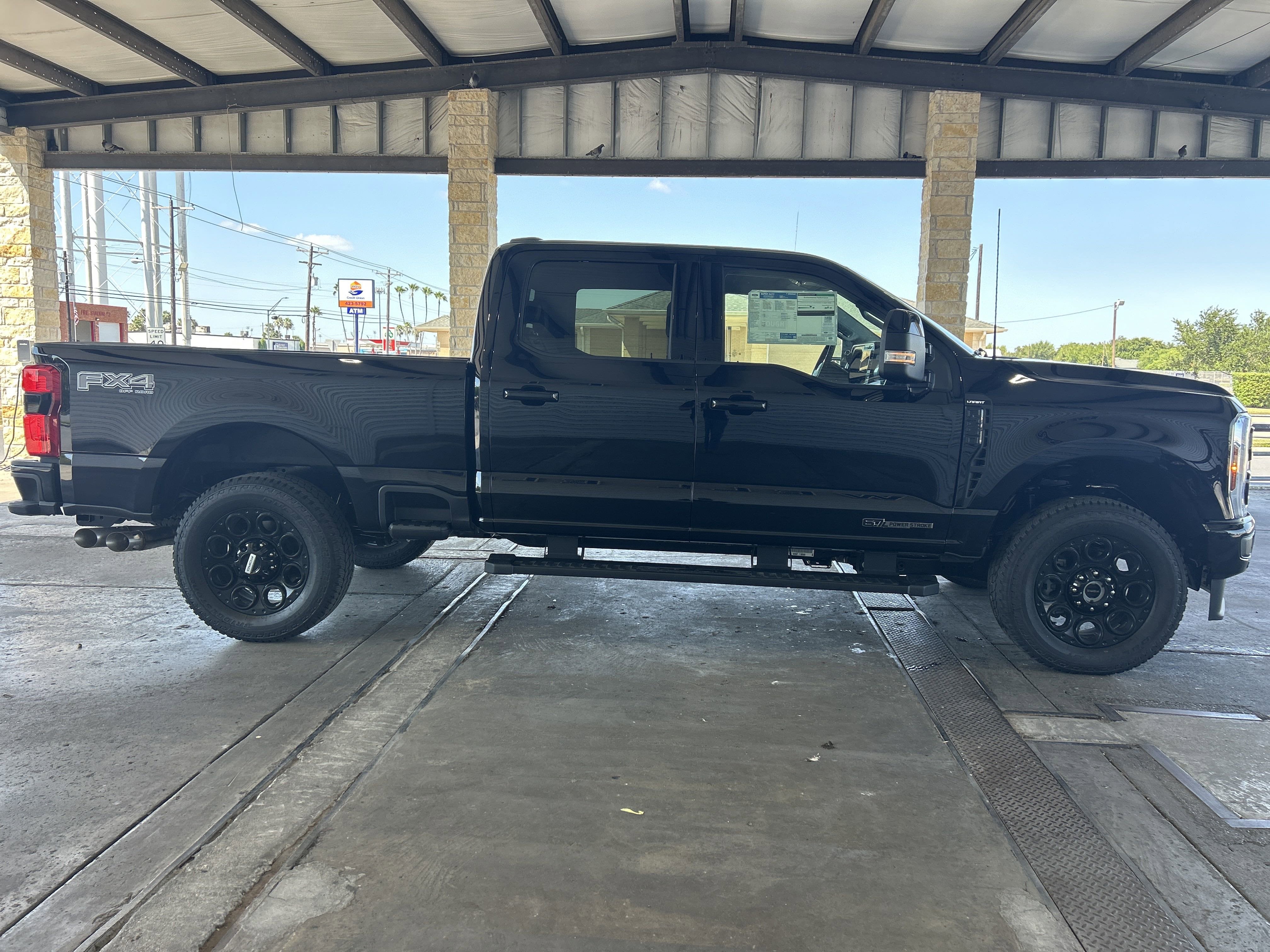 2025 Ford Super Duty F-250 SRW F-250® Lariat®