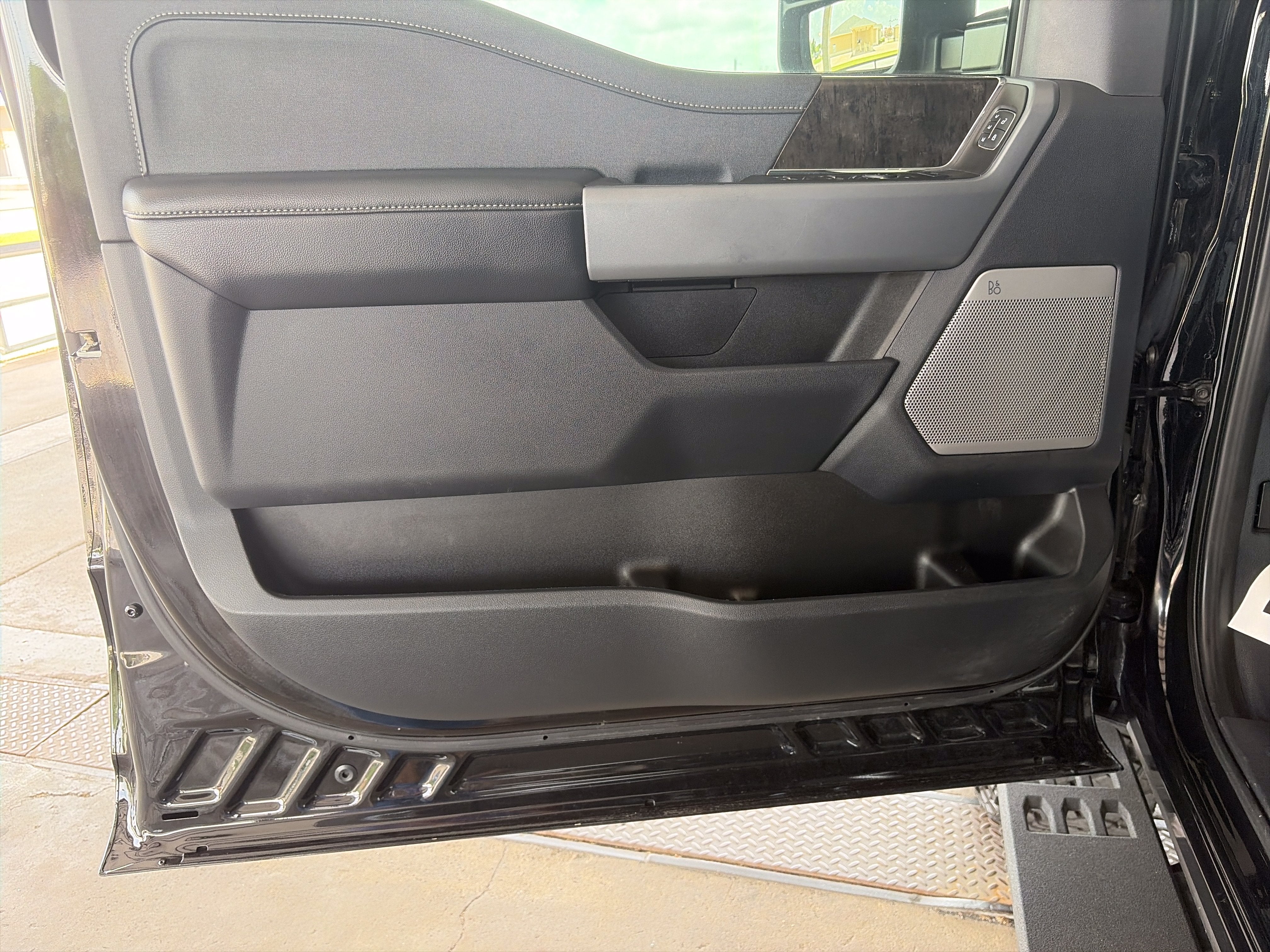 2024 Ford Super Duty F-350 SRW LARIAT