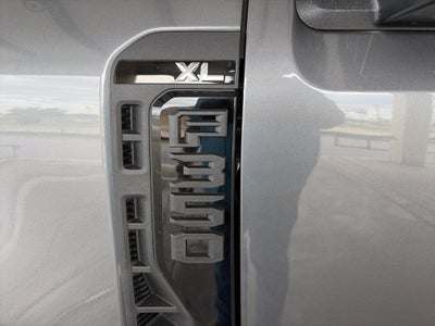 2027 Ford Super Duty F-350 DRW XL