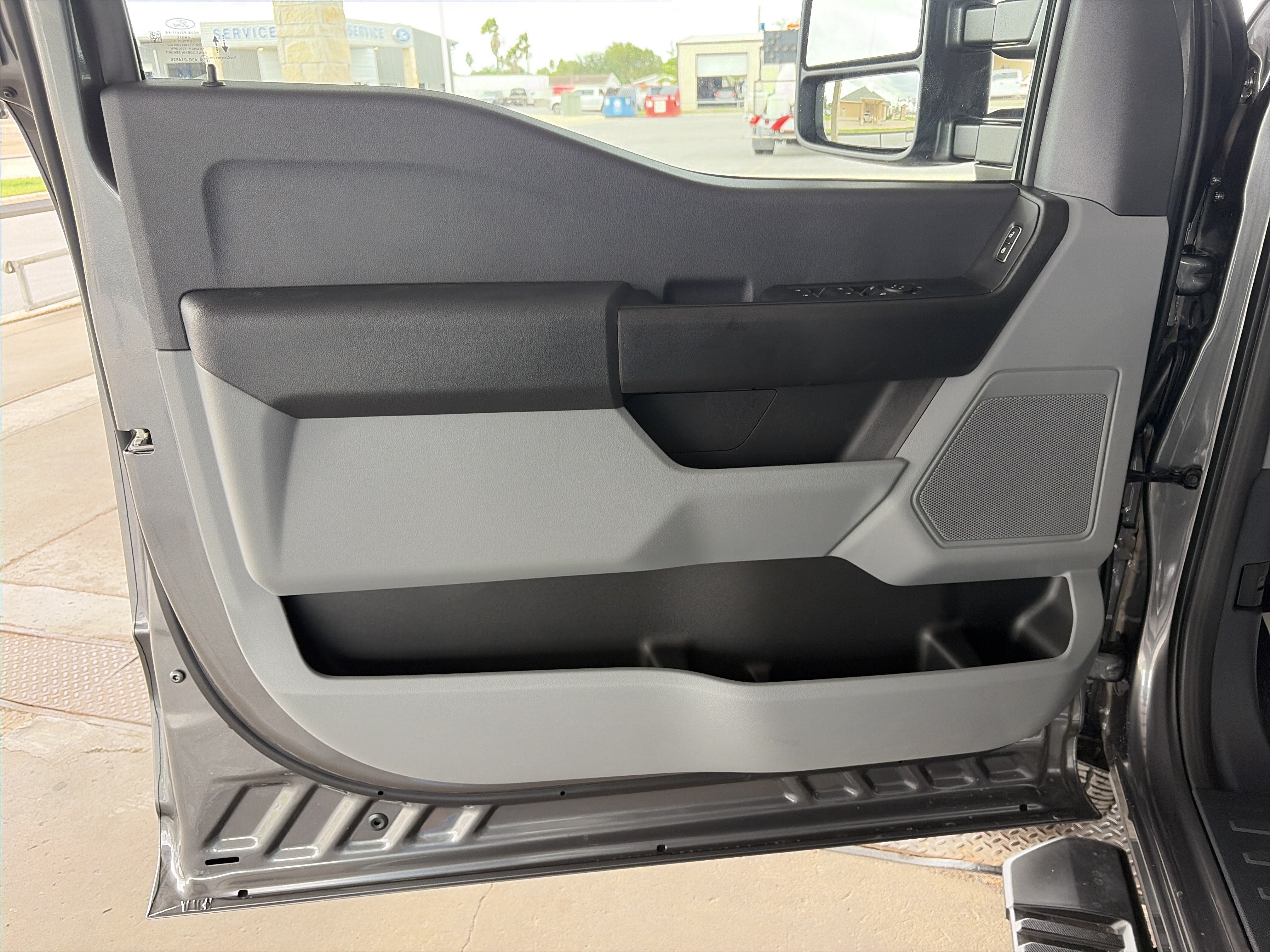 2027 Ford Super Duty F-350 DRW XL