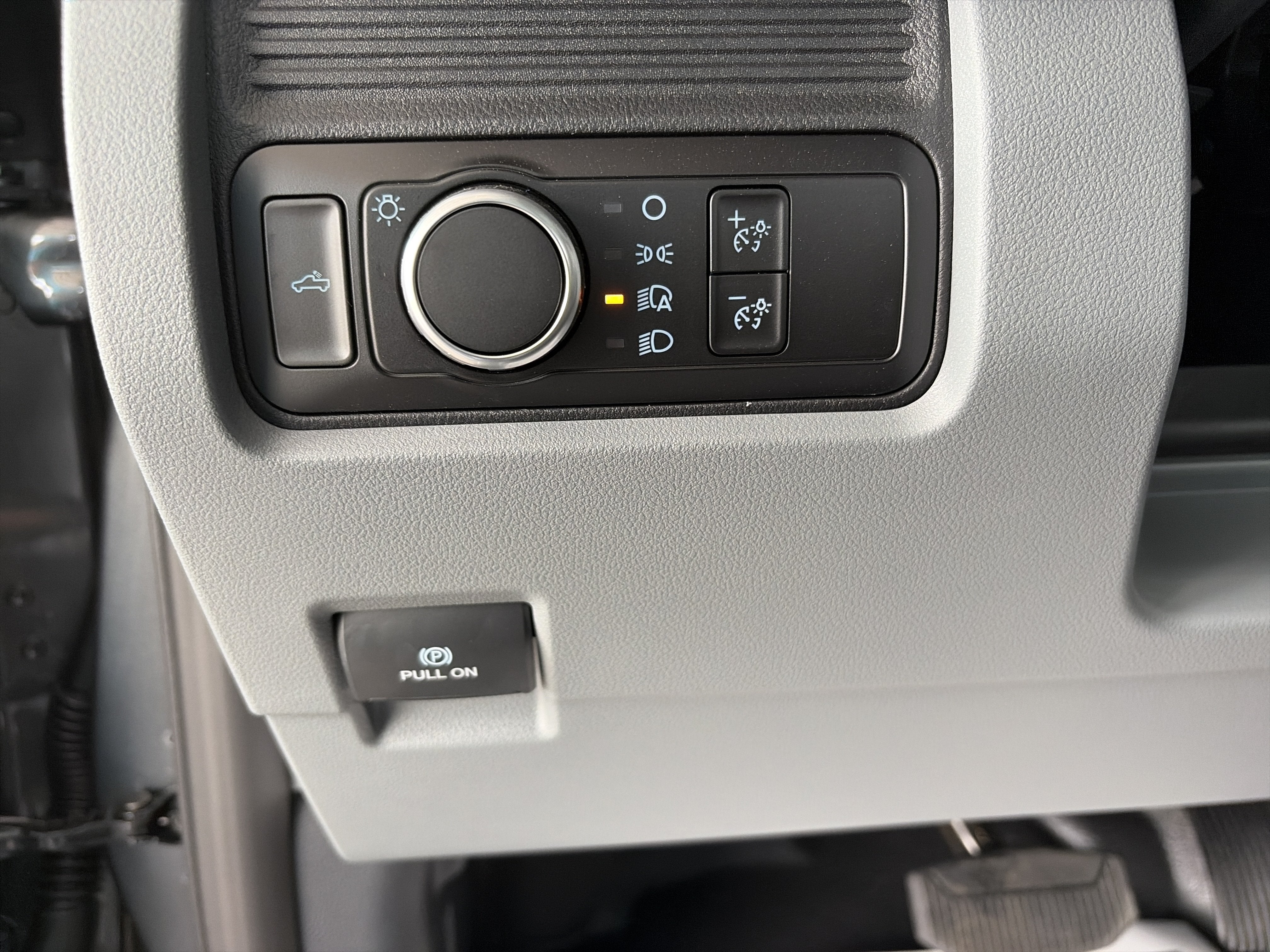2027 Ford Super Duty F-350 DRW XL