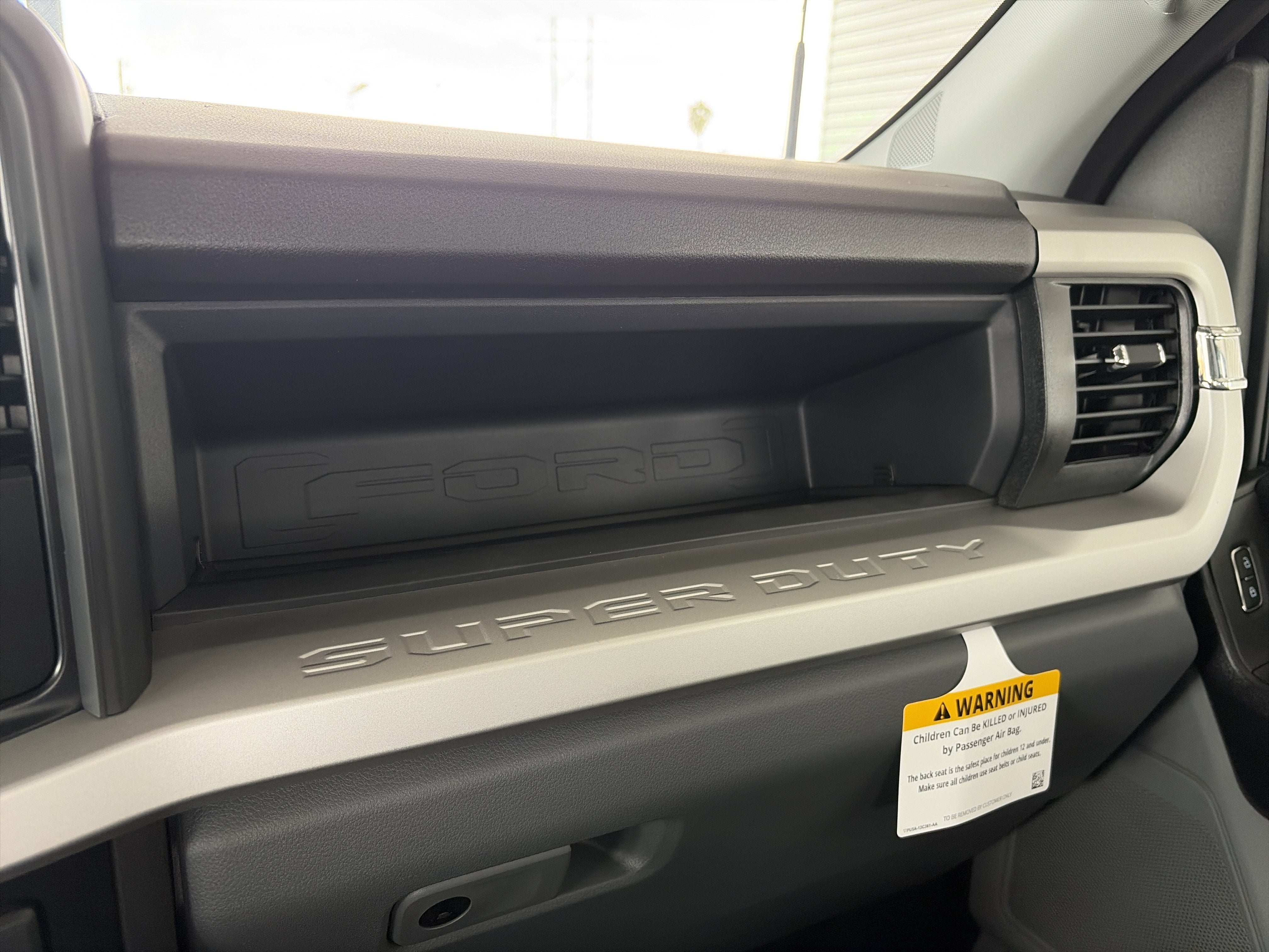 2027 Ford Super Duty F-350 DRW XL