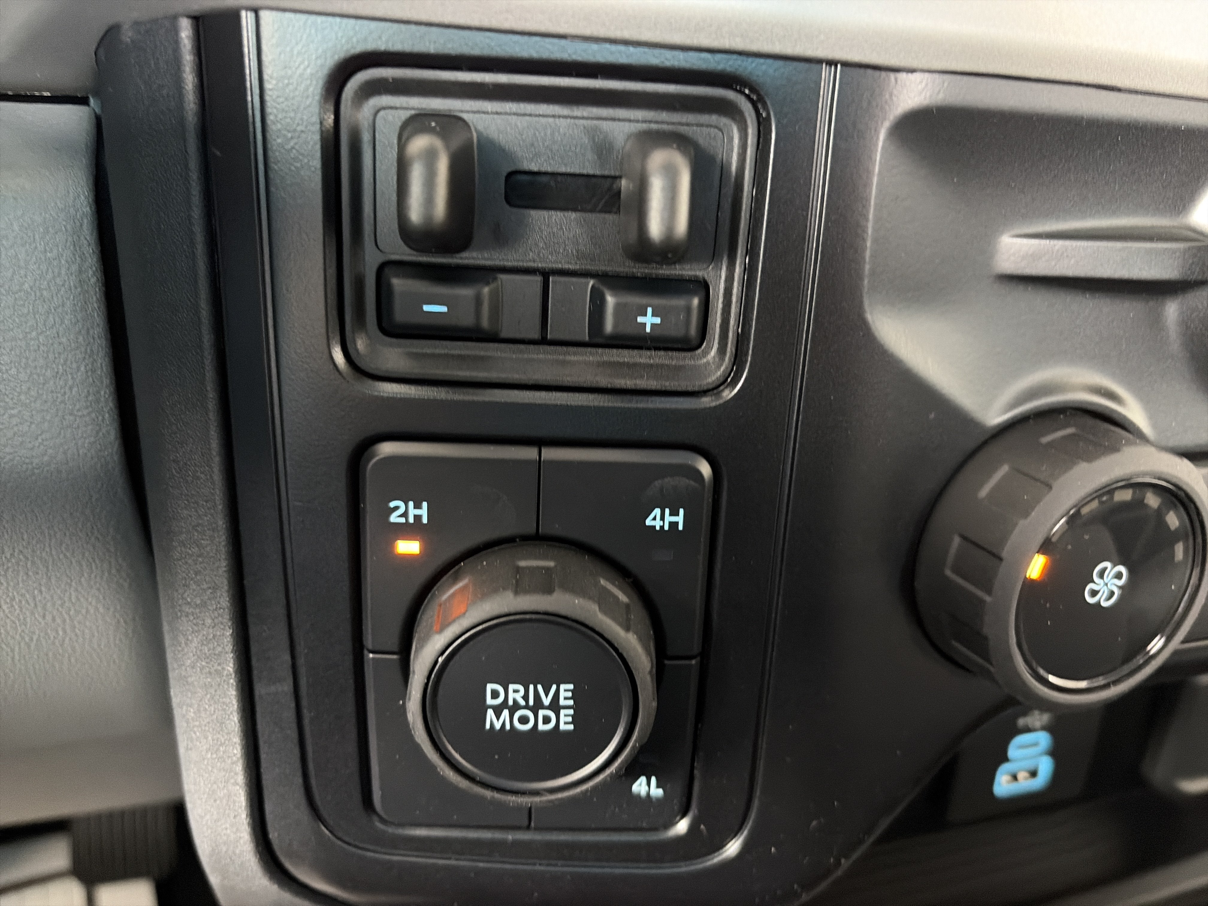 2027 Ford Super Duty F-350 DRW XL