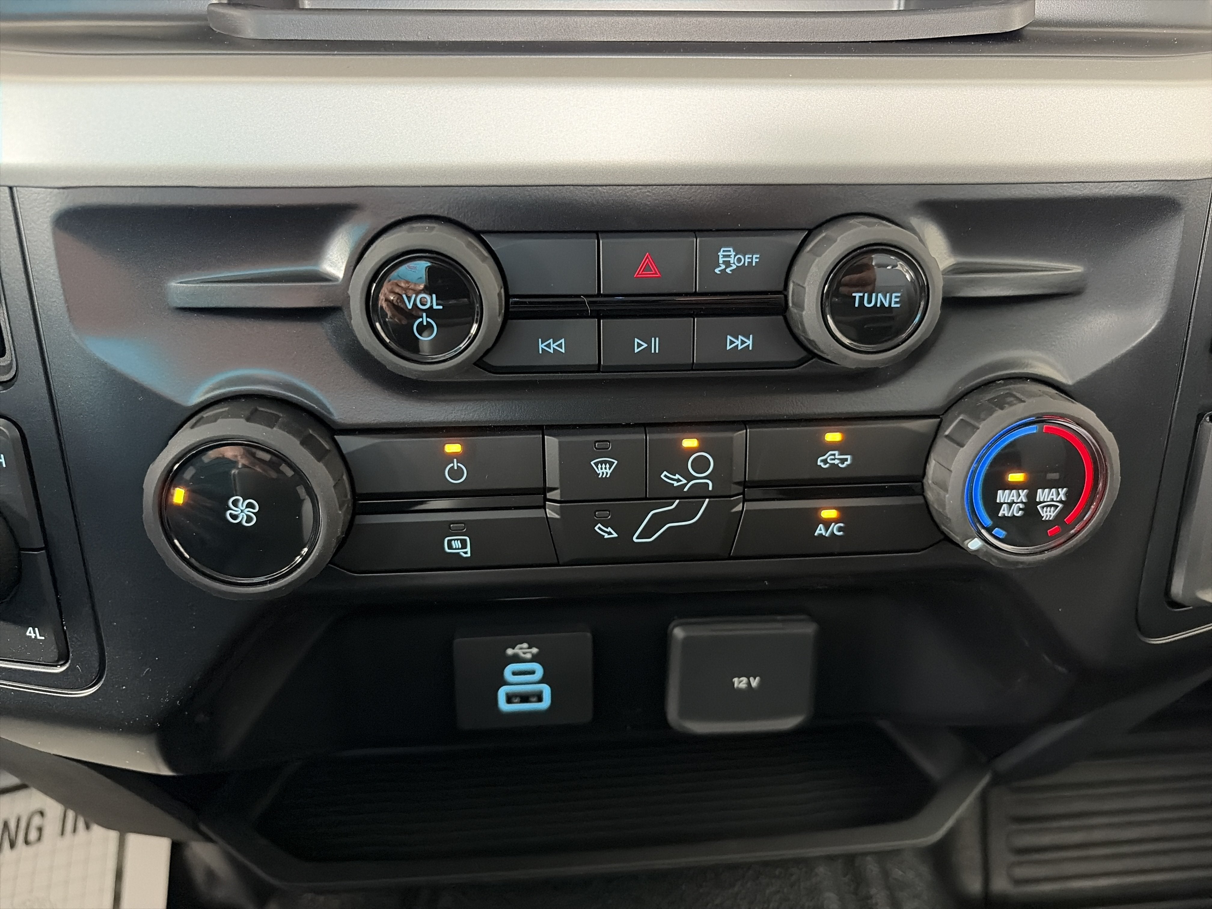2027 Ford Super Duty F-350 DRW XL