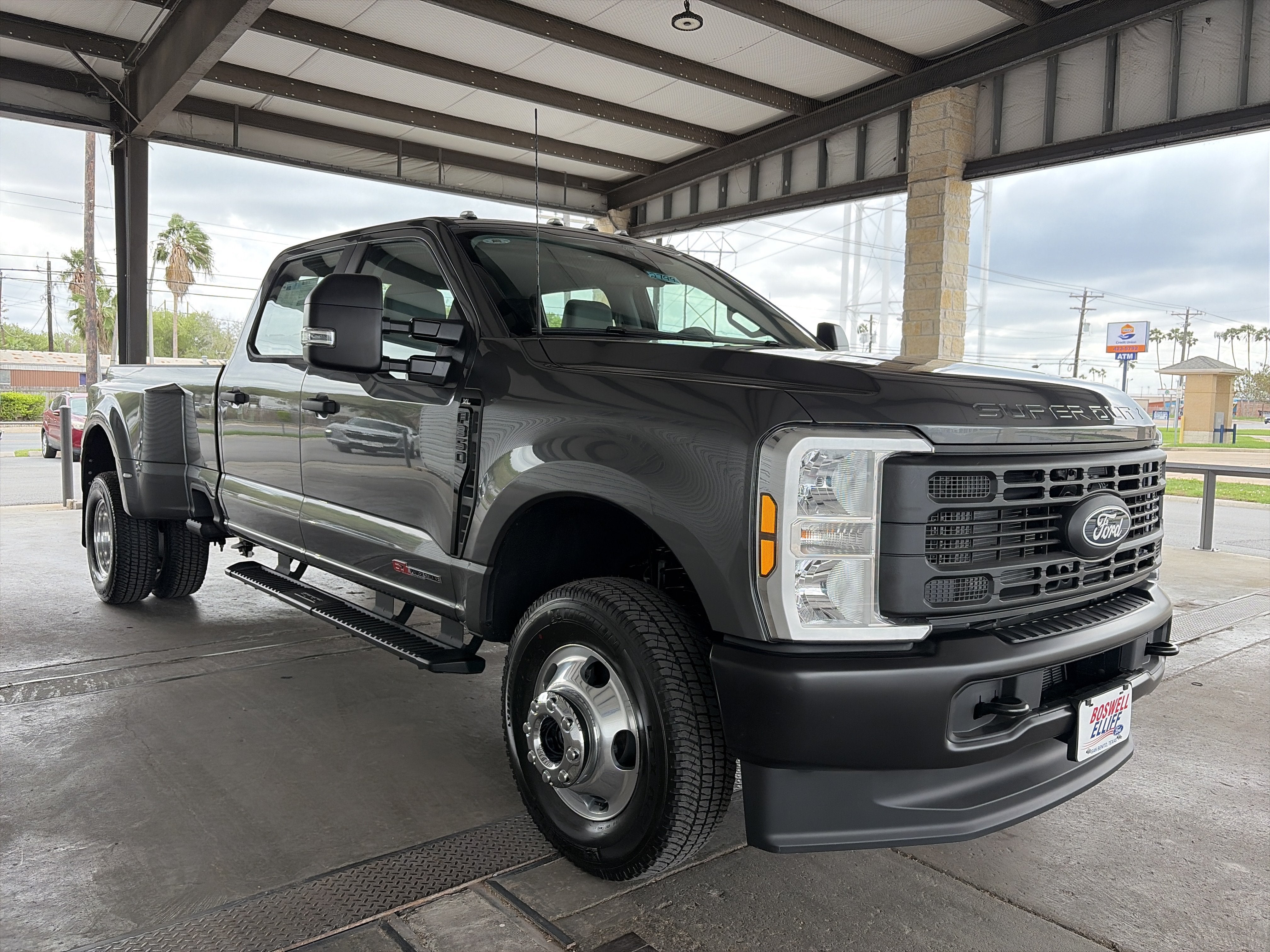 2027 Ford Super Duty F-350 DRW XL